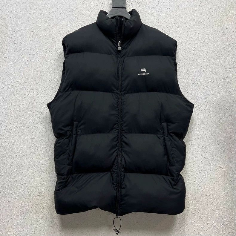 Balenciaga Balenciaga SportyB oversize down vest Size US XXS / EU 40 - 1 Thumbnail