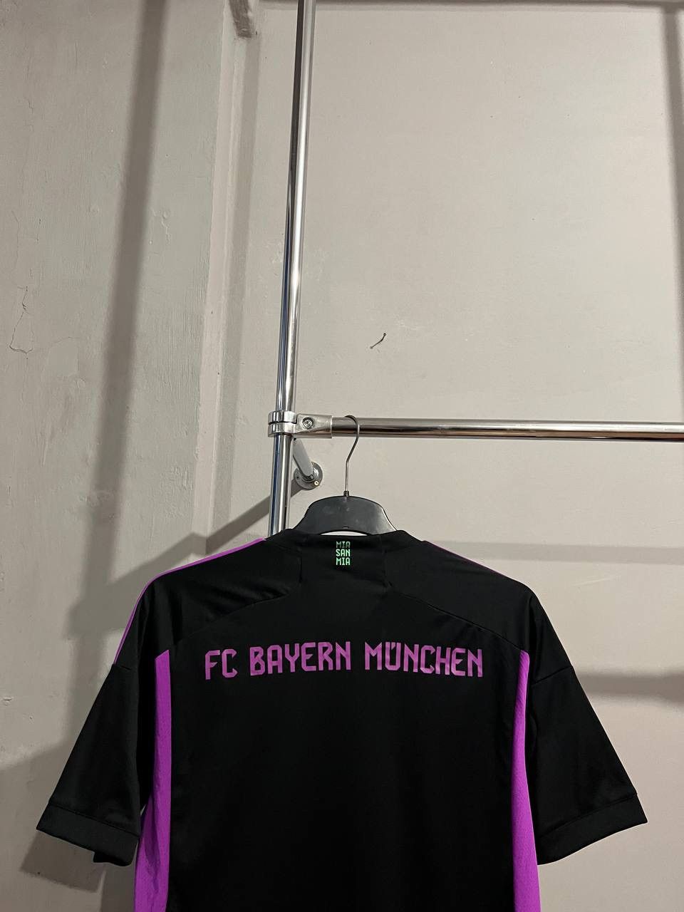 Adidas 2023/24 BAYERN MUNICH AWAY SOCCER JERSEY FOOTBALL SHIRT SZ L Size US L / EU 52-54 / 3 - 13 Thumbnail