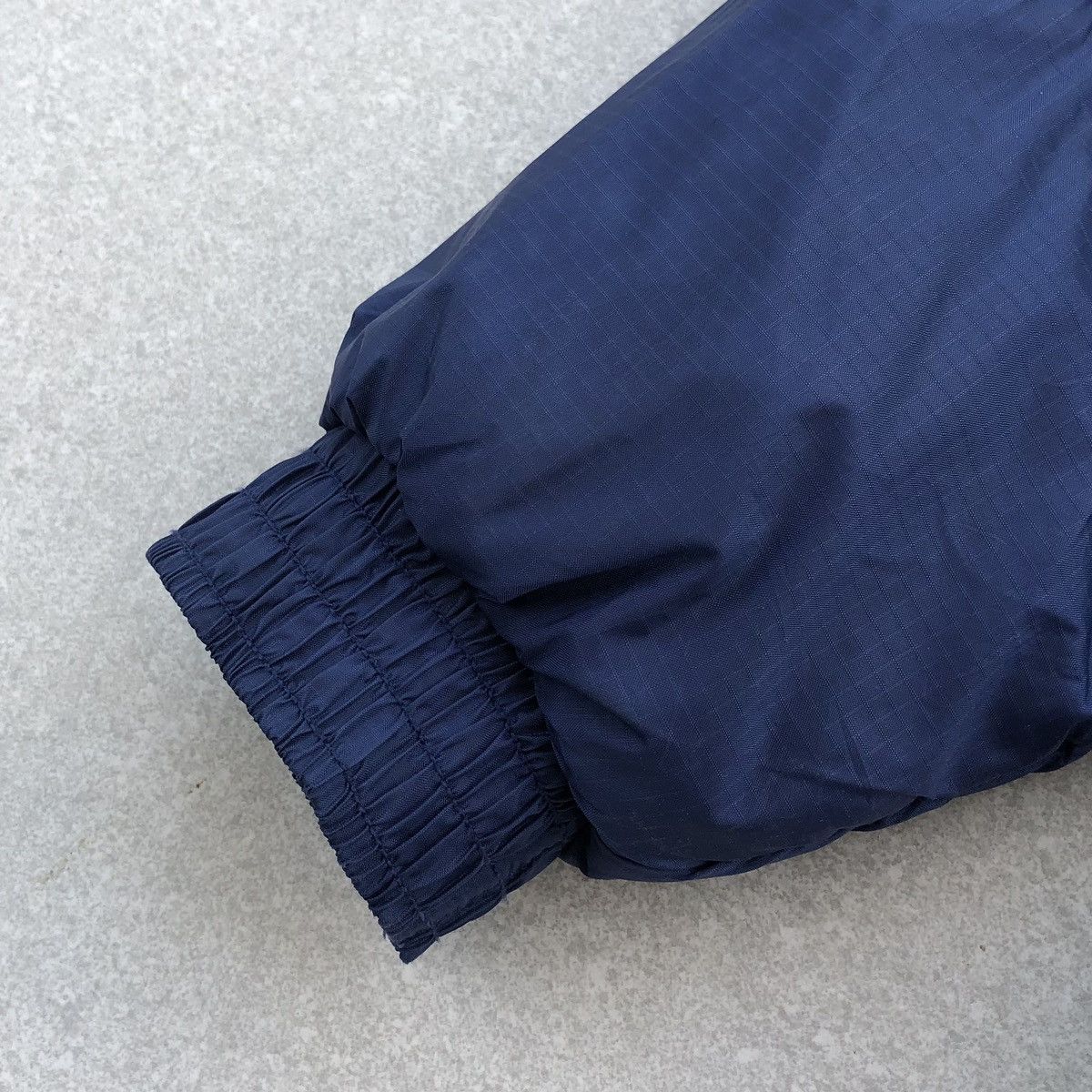 Nike Vintage NIKE Big Swoosh Nylon Padded Bomber Jacket For Kids Size US XXS / EU 40 - 10 Thumbnail