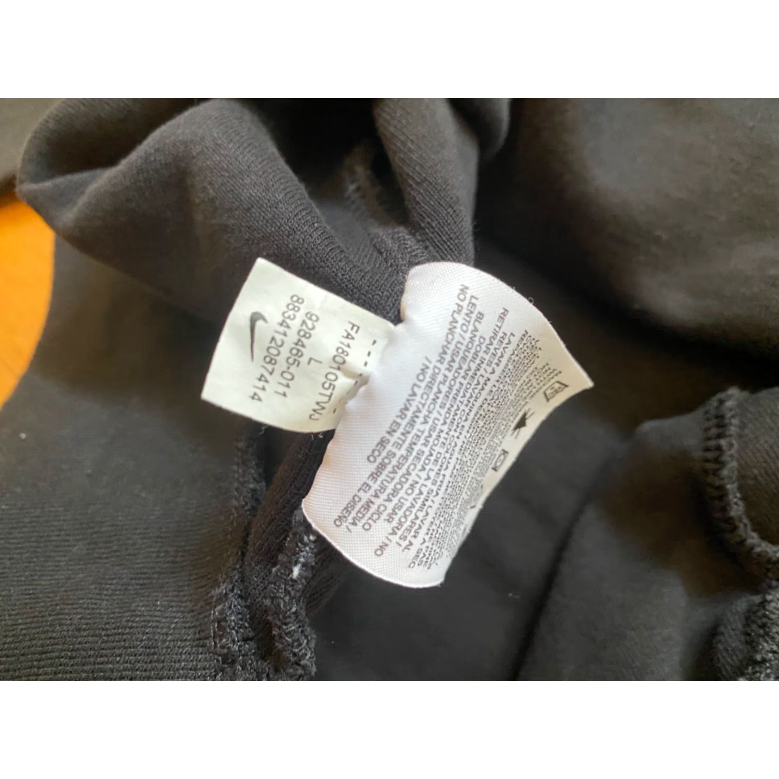 Nike Nike Sweatshirt Large Pullover Crew Black Logo Kangaroo Pocket Mens L EUC Size US L / EU 52-54 / 3 - 5 Thumbnail