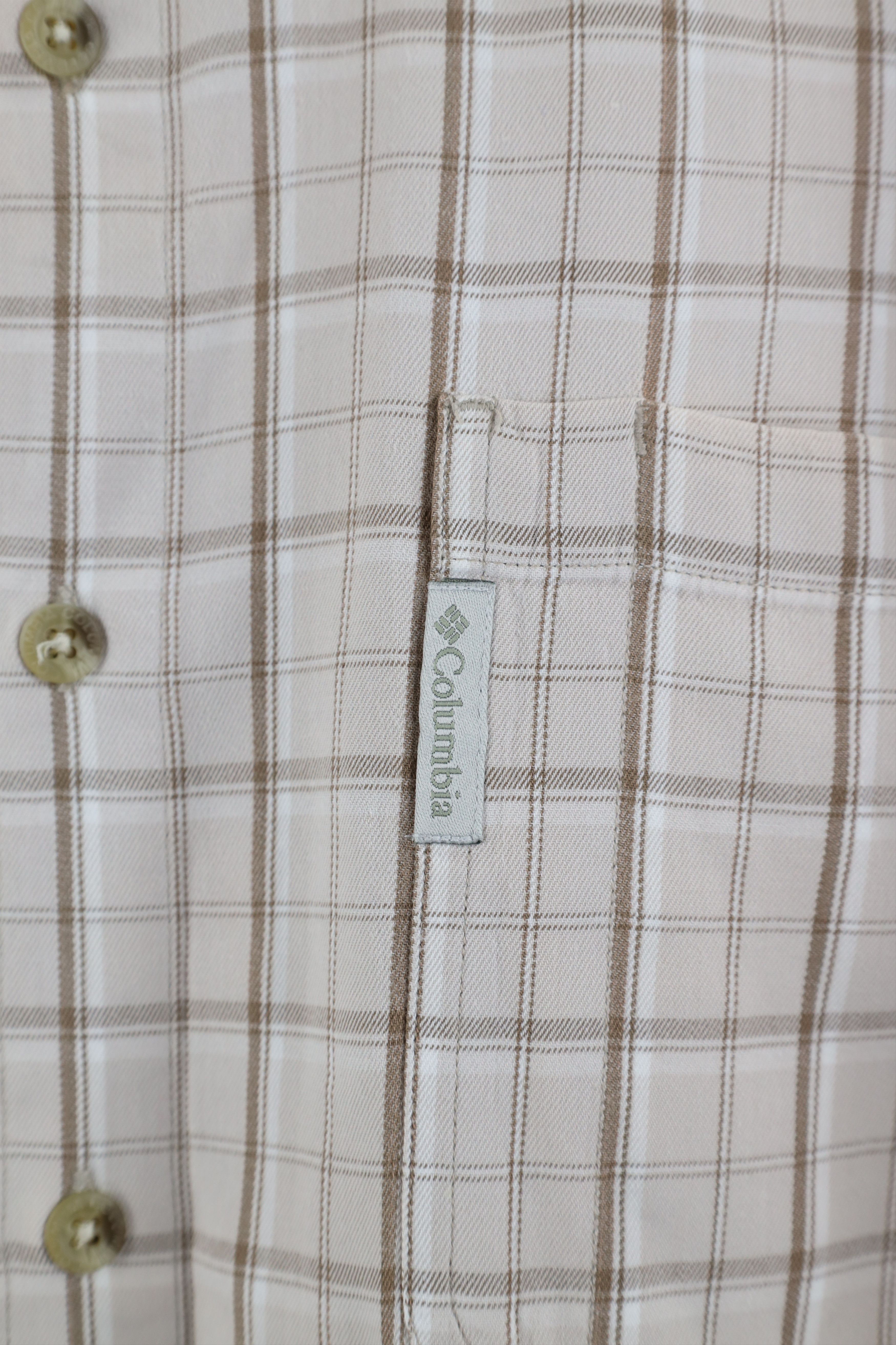 Columbia × Vintage Vintage Columbia Faded Collared Button Down Shirt Plaid Size US M / EU 48-50 / 2 - 4 Thumbnail