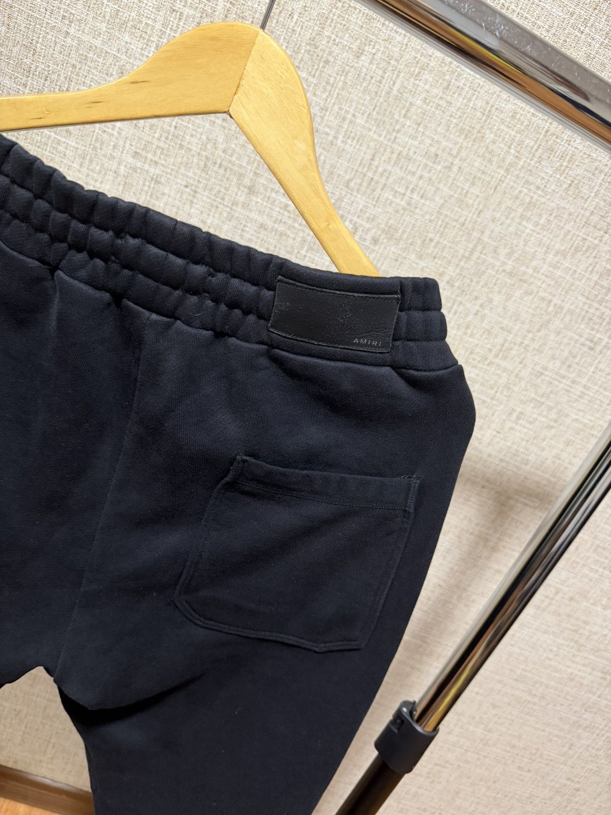 Amiri AMIRI PAINT DROP CORE LOGO BLACK SWEATPANTS Size US 32 / EU 48 - 6 Thumbnail