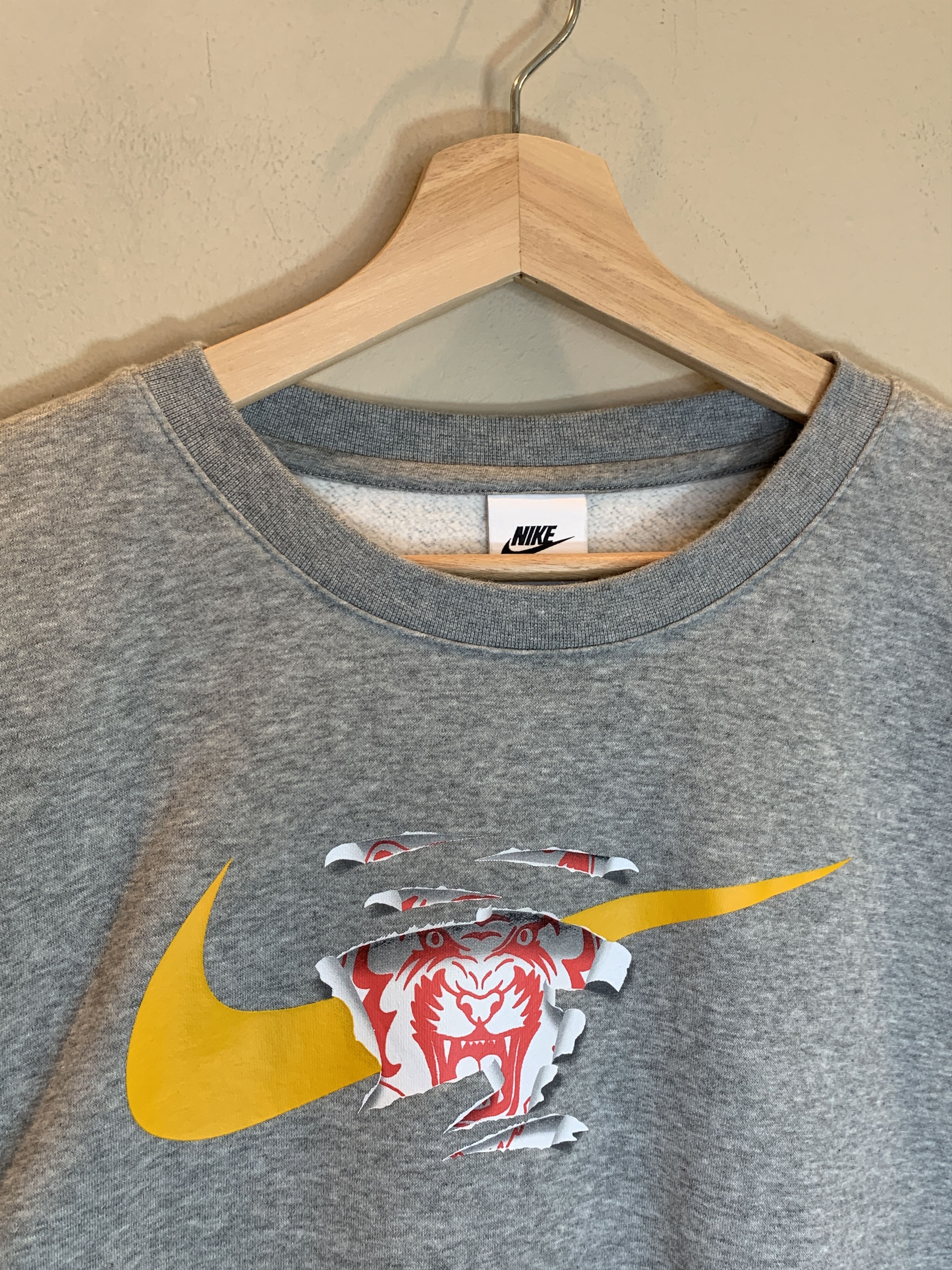 Nike *RARE* Nike Tiger Logo Rip Through Crewneck Sweatshirt - XXL Size US XXL / EU 58 / 5 - 2 Thumbnail