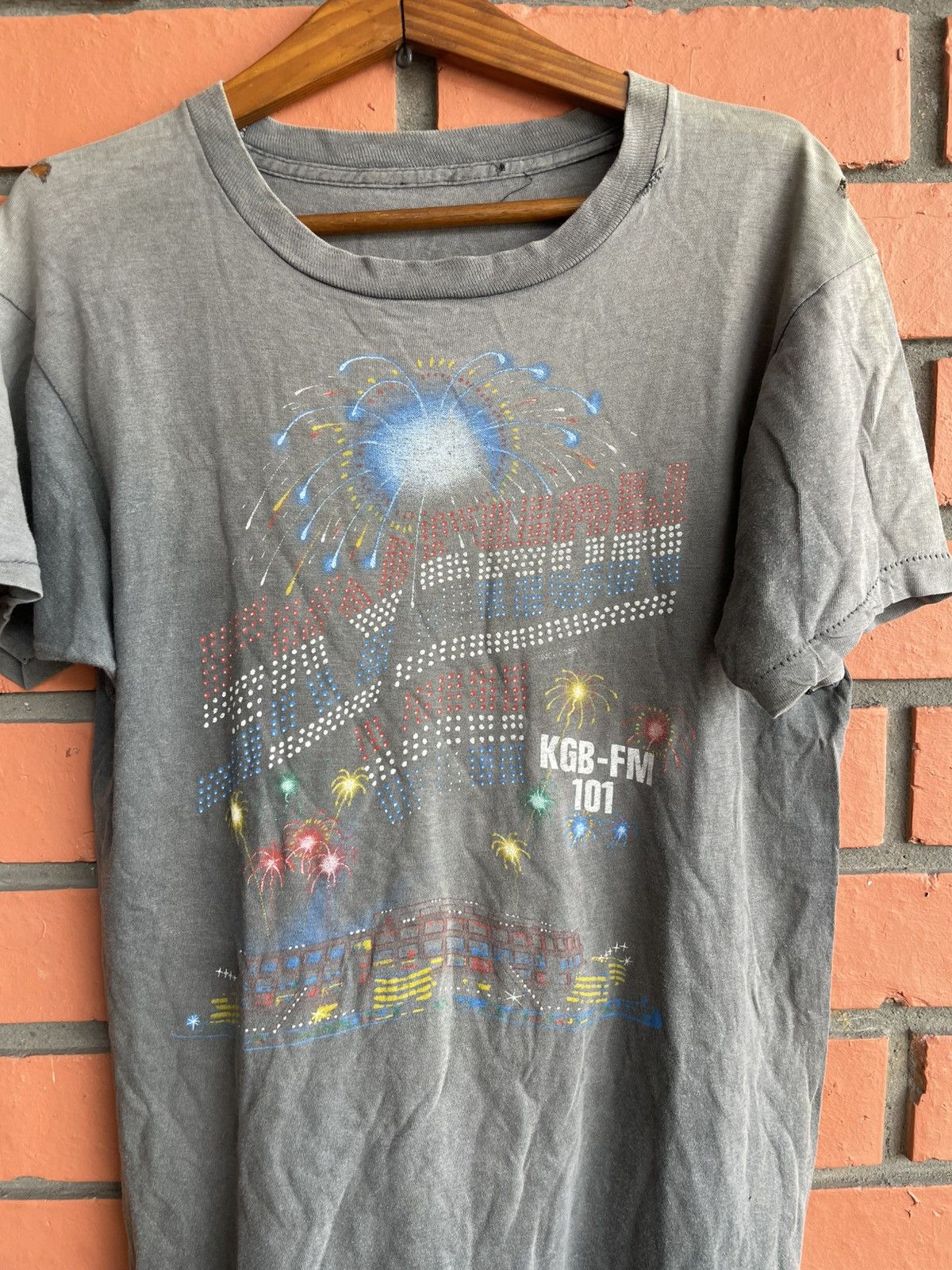 Band Tees Vintage Def Leppard KGB Sky Show VIII 1983 faded Distressed Size US L / EU 52-54 / 3 - 3 Thumbnail
