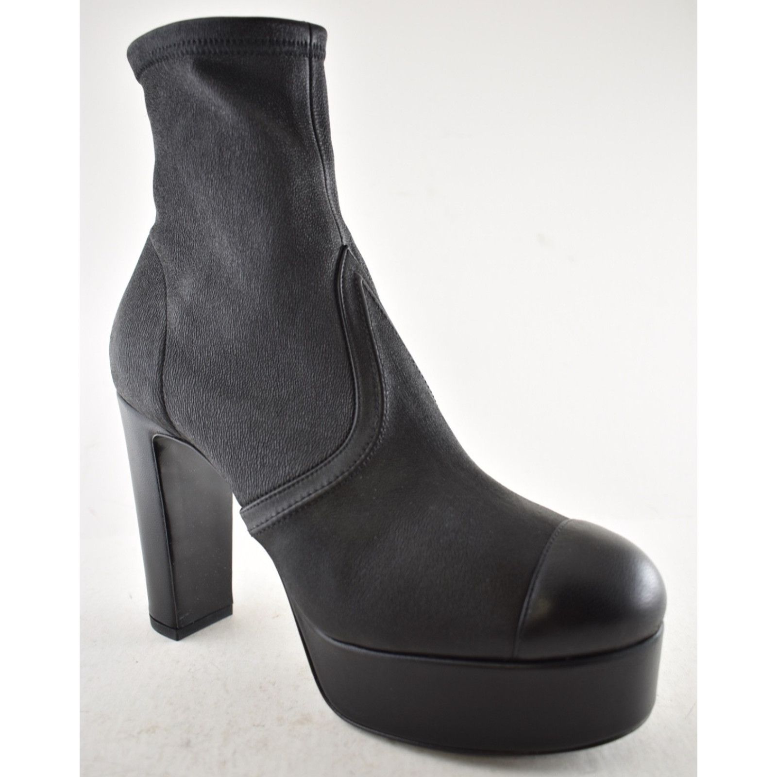 Chanel Chanel 24K Lambskin CC Ankle Platform Block Heel Bootie 39.5 Size US 8.5 / IT 38.5 - 5 Thumbnail