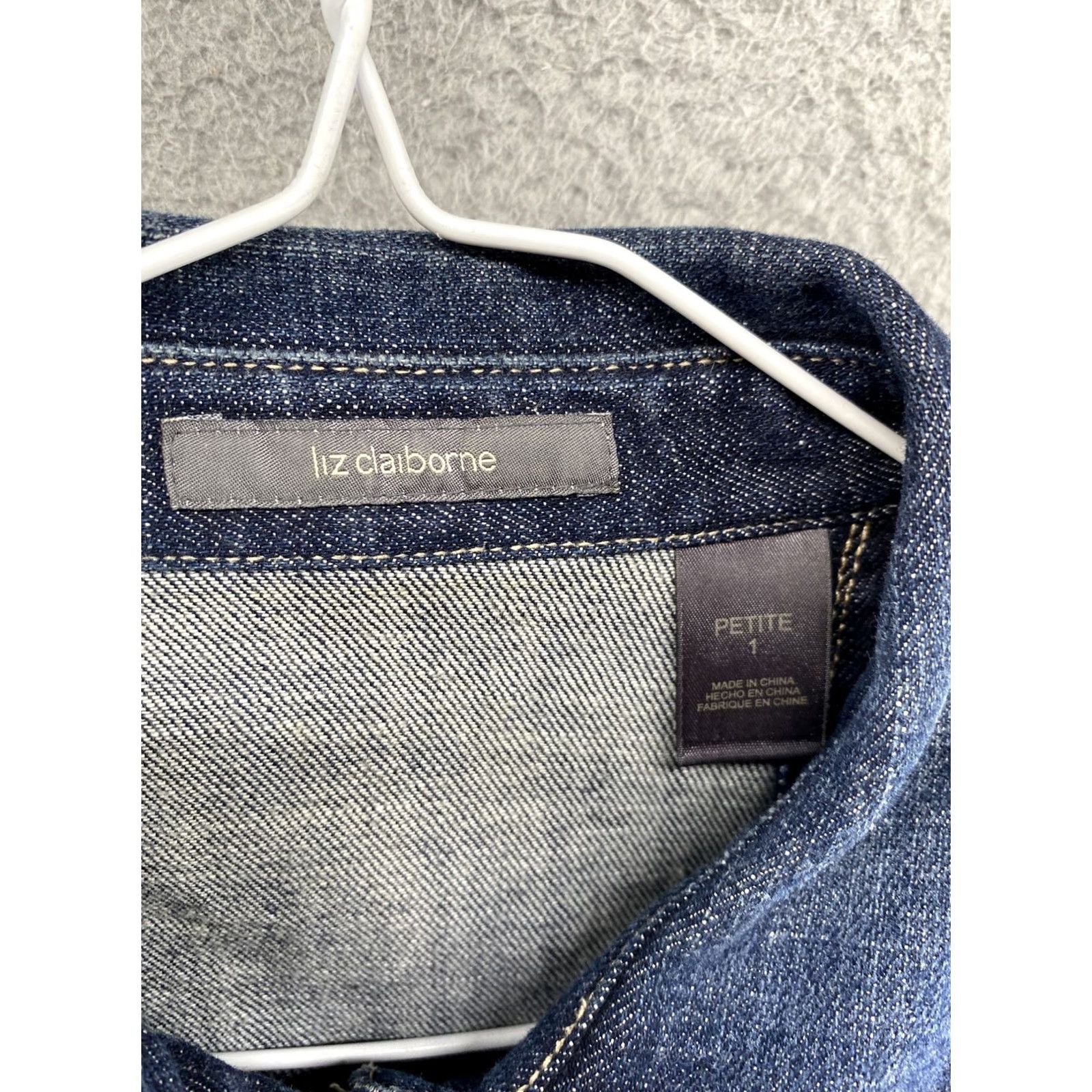 Liz Claiborne Liz Claiborne Denim Jacket Womens Size 1P Petite Dark Wash Button Up Jean Denim Casual Size 25" / US 0 / IT 36 - 2 Thumbnail