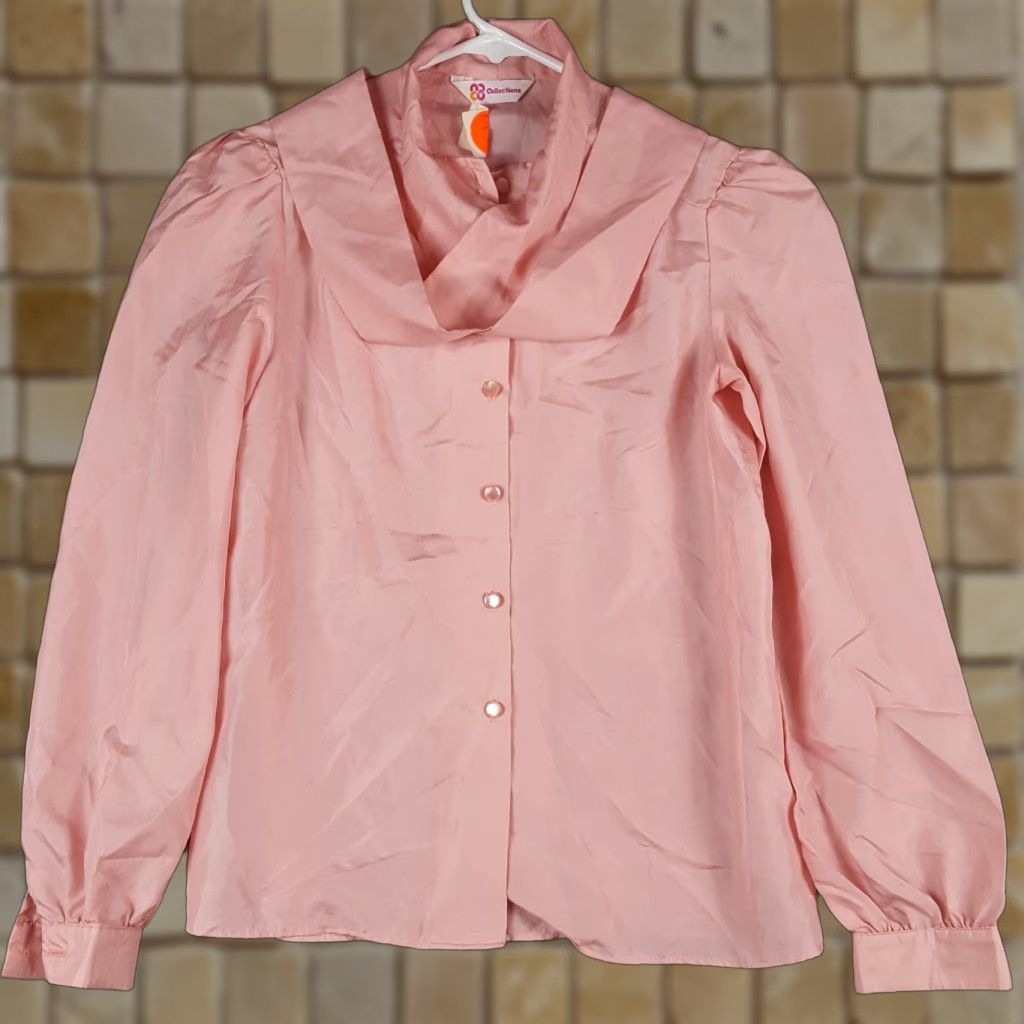Vintage VINTAGE Vintage 80s Preppy Pink Satin Womens Size Small Bow Front Blouse Button Up Shirt Size S / US 4 / IT 40 - 1 Thumbnail