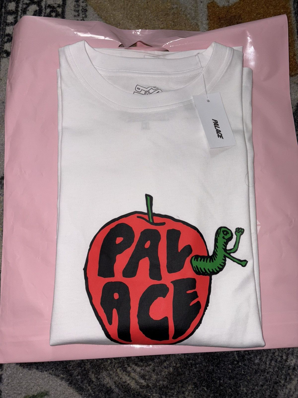 ★25SS★PAL-ACE BAD APPLE T-SHIRT BAD APPLE T-SHIRT | PALACE SKATEBOARDS