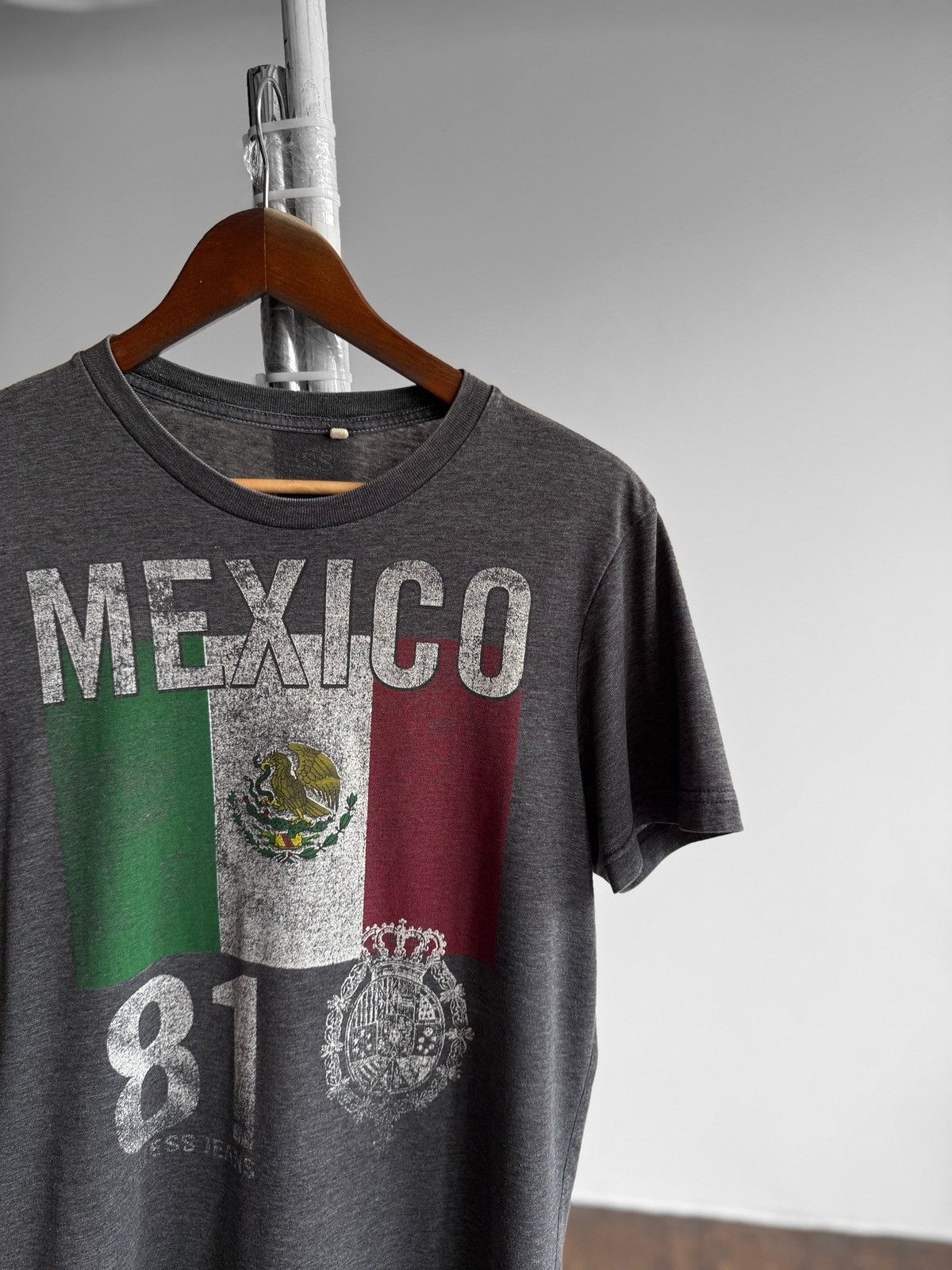 Guess Guess Jeans Mens Grey Mexico Flag Big Graphic Print T-Shirt Size US S / EU 44-46 / 1 - 2 Thumbnail