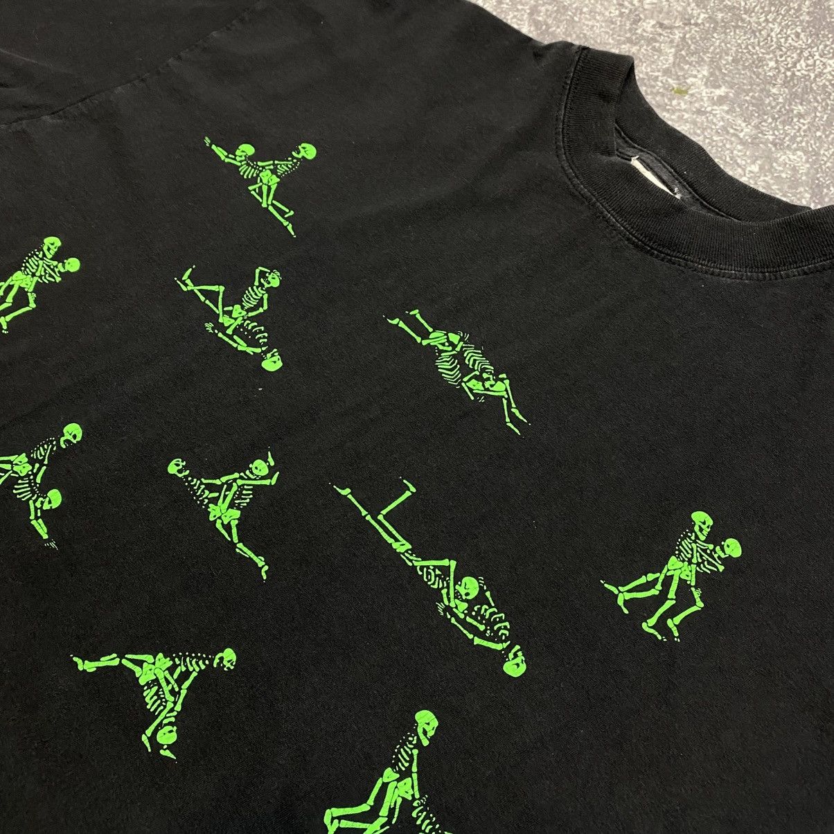 Vintage Vintage Skeleton Sex Bone in Love 90’s Humor tee Size US L / EU 52-54 / 3 - 3 Thumbnail