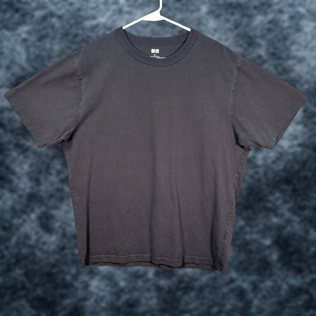 Uniqlo Uniqlo U Mens T-Shirt XL Dark Gray 100% Cotton Crewneck Short Sleeve Shirt (Regular) Mens Size US XL / EU 56 / 4 - 1 Thumbnail