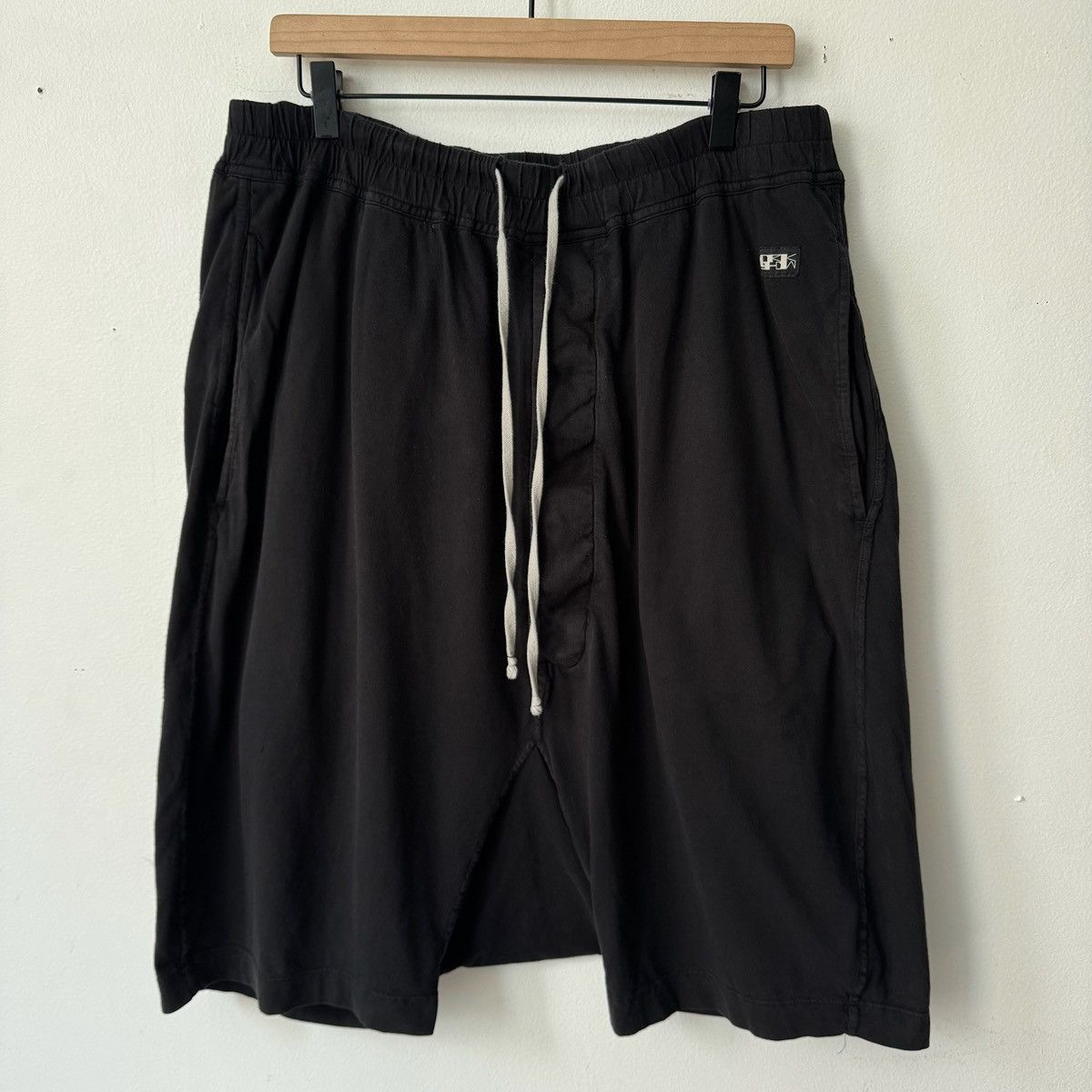 Rick Owens Drkshdw Rick Owens DRKSHDW Drawstring Pods Shorts Large Size US 36 / EU 52 - 1 Thumbnail
