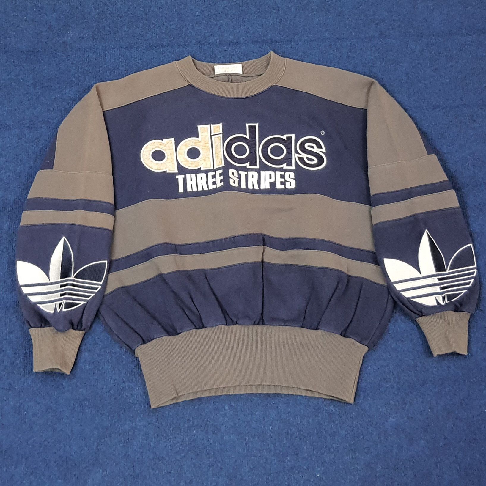 Adidas Vintage Adidas Three Stripes Retro Logo Sweatshirt C256N20 Size US M / EU 48-50 / 2 - 1 Thumbnail