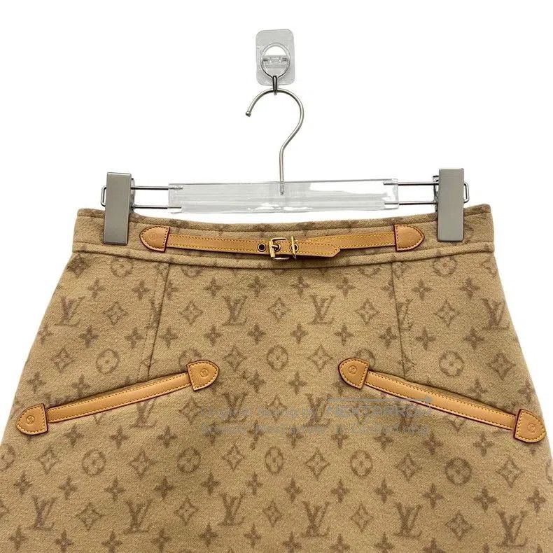 Louis Vuitton Louis Vuitton Monogram Wool Skirt. Size US 38 / EU 54 - 4 Thumbnail