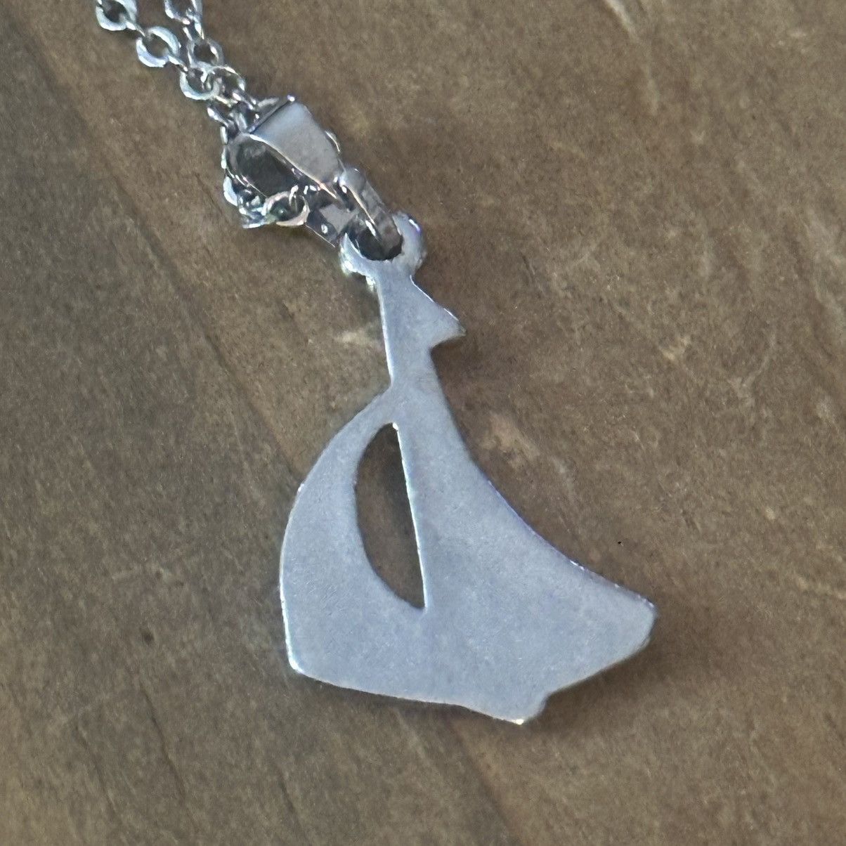 Vintage Vintage silver tone abalone sailboat pendant necklace Size ONE SIZE - 4 Thumbnail