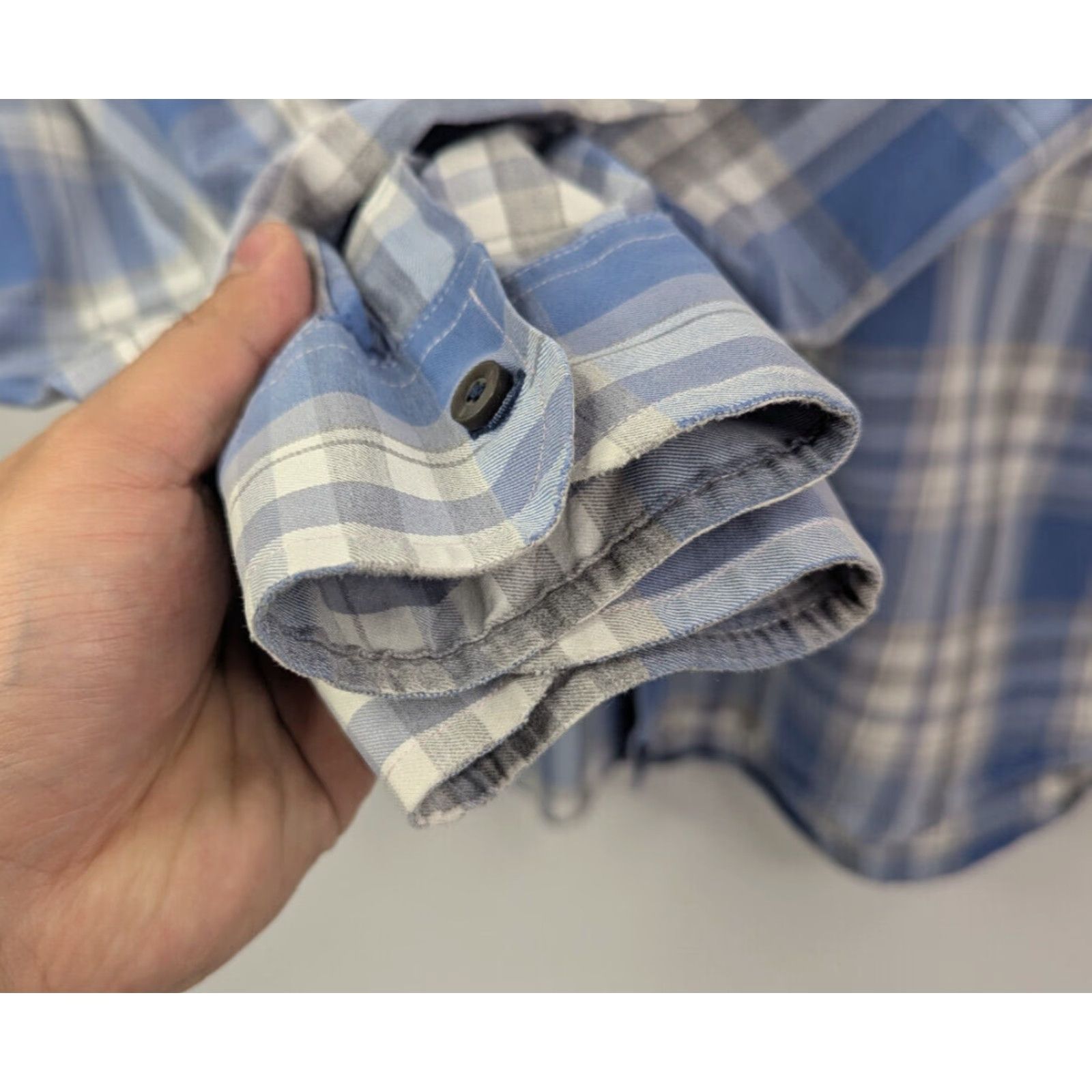 UNTUCKit UNTUCKit Mens Blue White Plaid Long Sleeve Button Shirt Size Large Cotton Shirt Mens UNTUCKit Blue Plaid Long Sleeve Button-Up Cotton (L) Size US L / EU 52-54 / 3 - 3 Thumbnail
