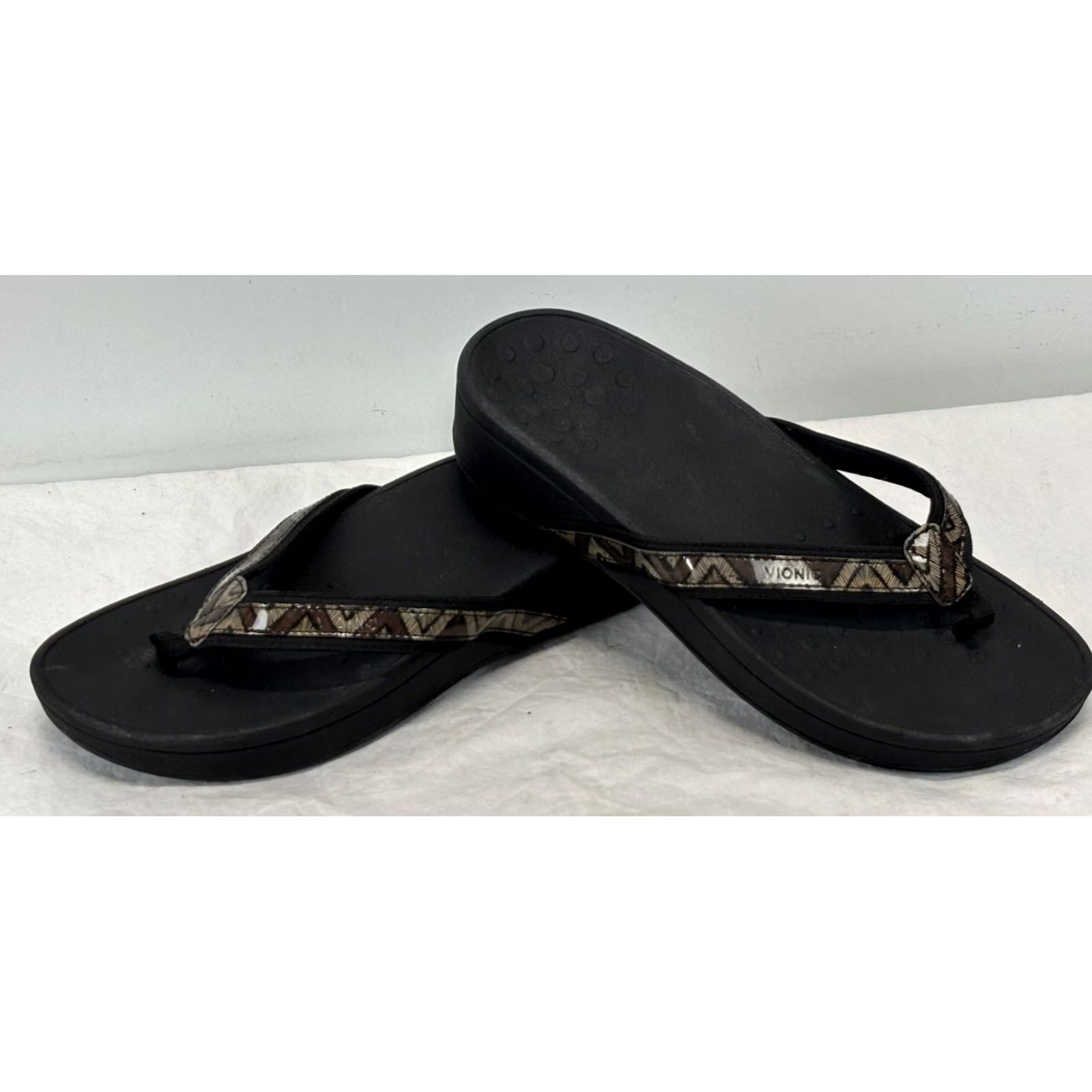 Vionic Vionic Pacific Hightide Platform Womens Sandals Black Chevron Sz 10 Flip Flops Size US 10 / IT 40 - 2 Thumbnail