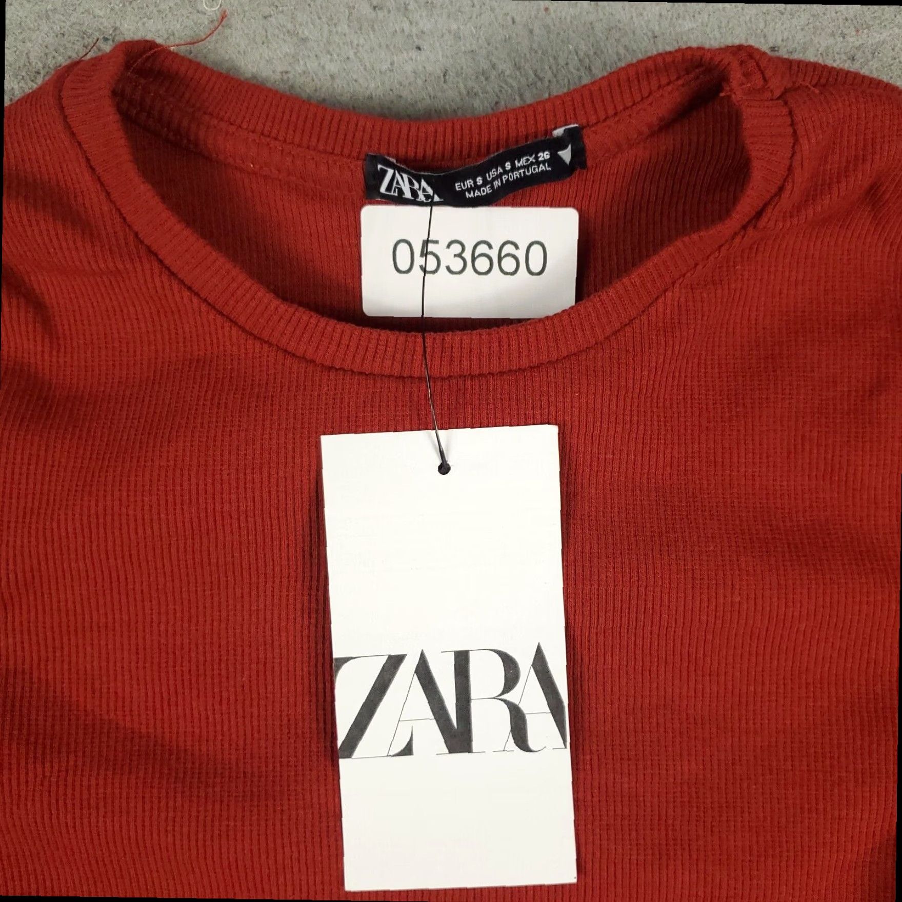 Zara Zara Long Sleeve Crop Top Red Small Womens T-Shirt Size S / US 4 / IT 40 - 2 Thumbnail