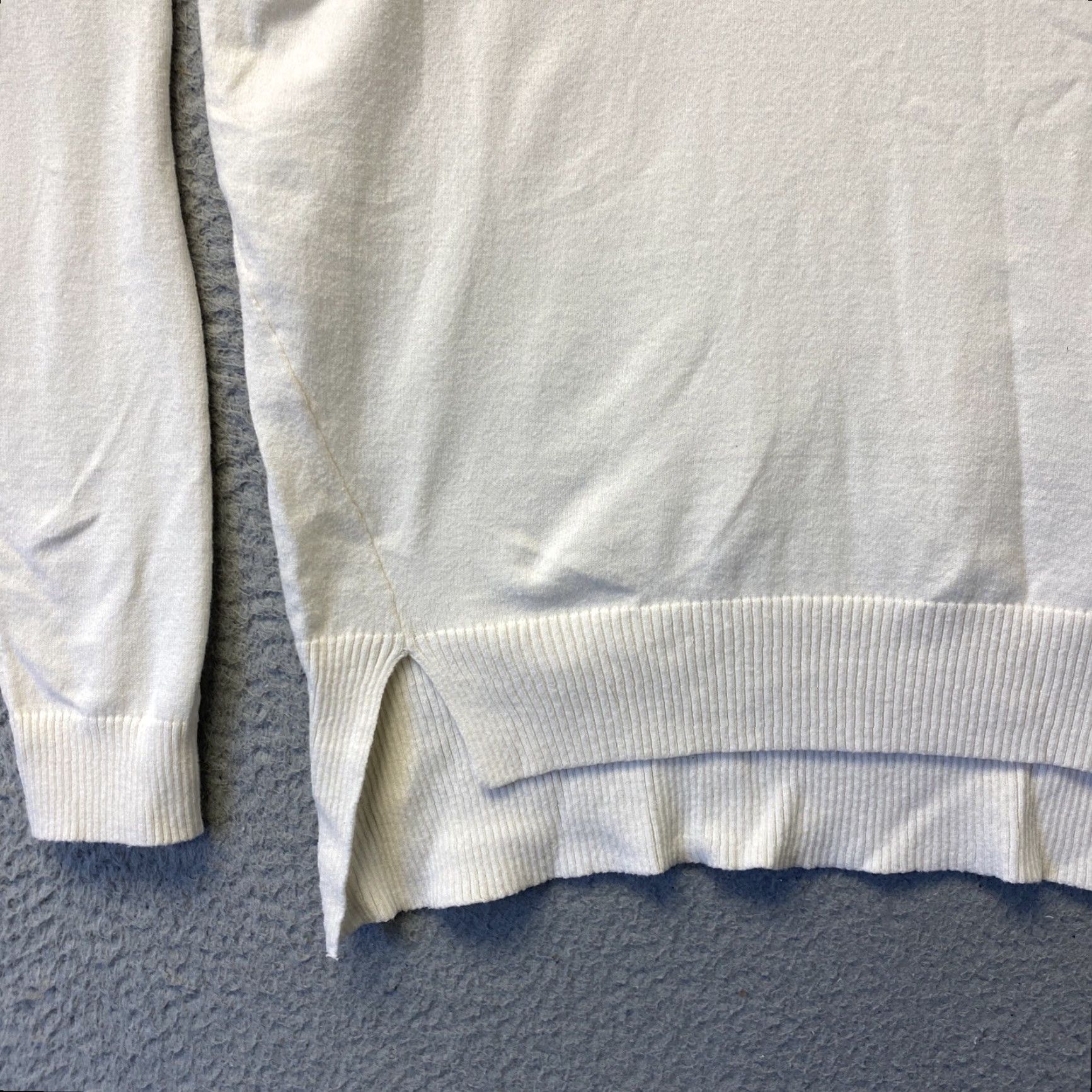 Calvin Klein Calvin Klein Women's Sweater S Cream Long Sleeve V-Neck Pullover Casual All Seasons Fall Winter Spring Summer Size S / US 4 / IT 40 - 3 Thumbnail