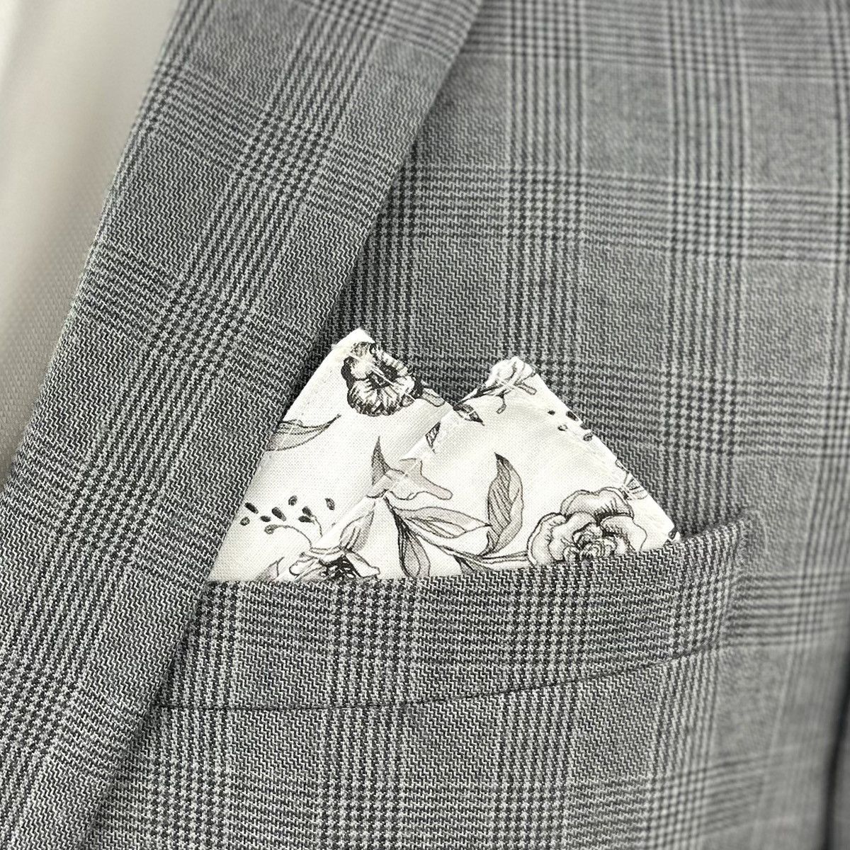 Other Men’s Black Knit Necktie & White Floral Pocket Square Size ONE SIZE - 4 Thumbnail