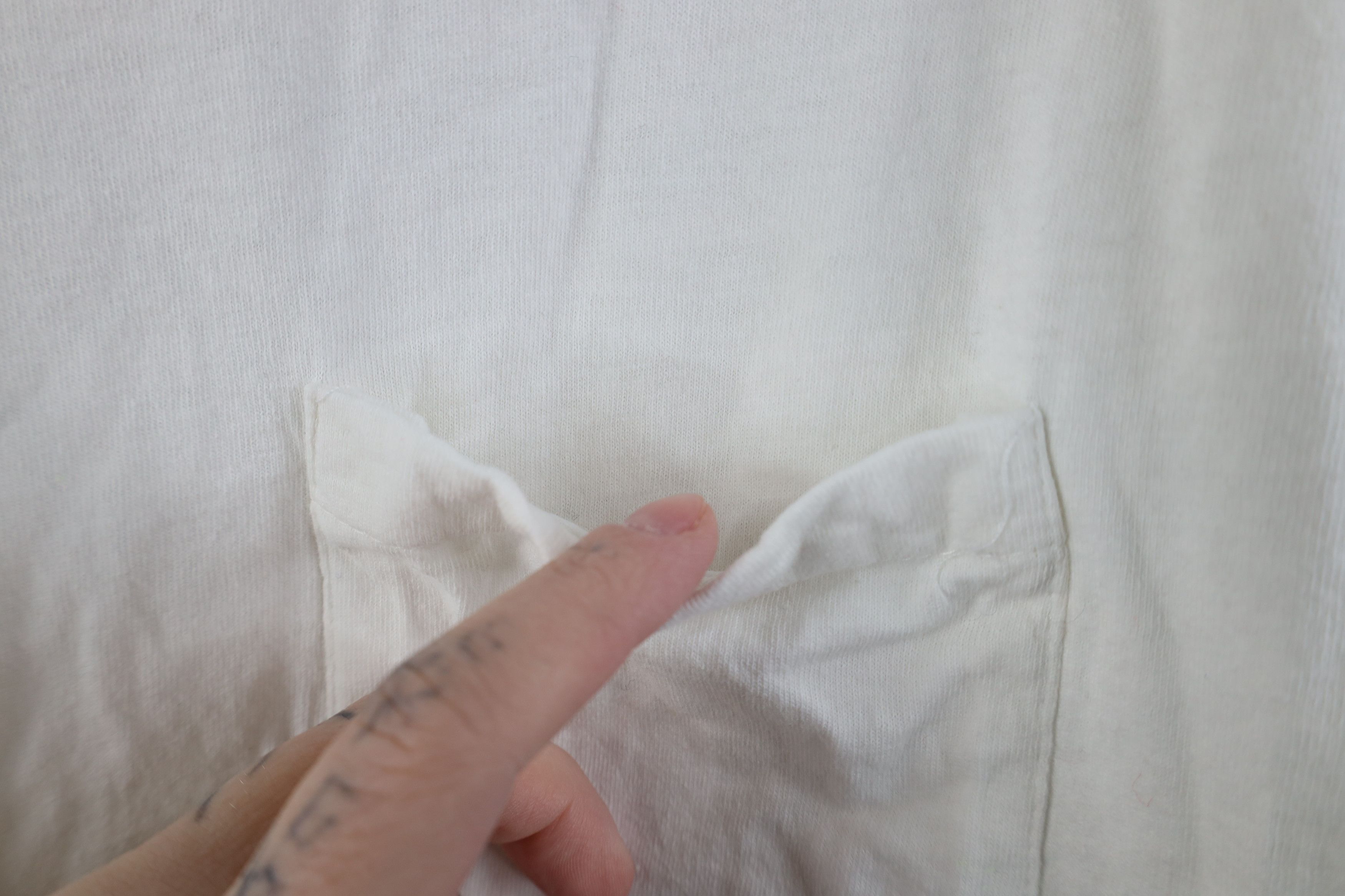 Hanes Vintage 90s Hanes Cotton Pocket Short Sleeve T-Shirt White Size US L / EU 52-54 / 3 - 5 Thumbnail