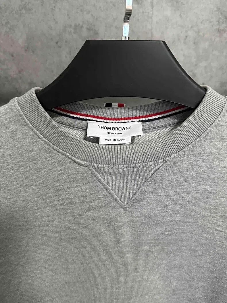 Thom Browne Thom Browne Classic Grey Four-Striped Crewneck Sweatshirt Size US XL / EU 56 / 4 - 4 Thumbnail