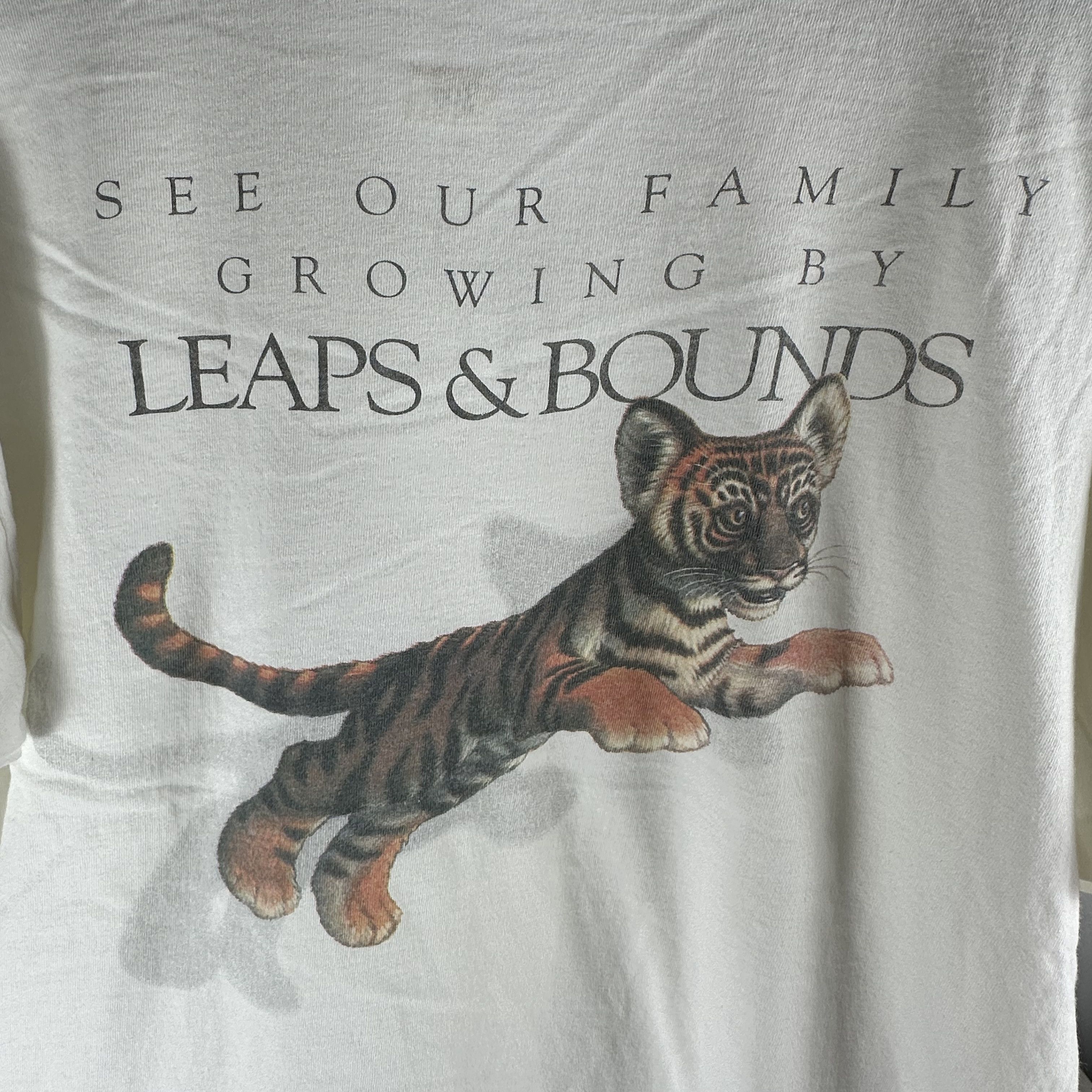 Vintage ​90s Omaha's Henry Doorly Zoo Leaps & Bounds Artwork T-shirt Size US XXL / EU 58 / 5 - 4 Thumbnail