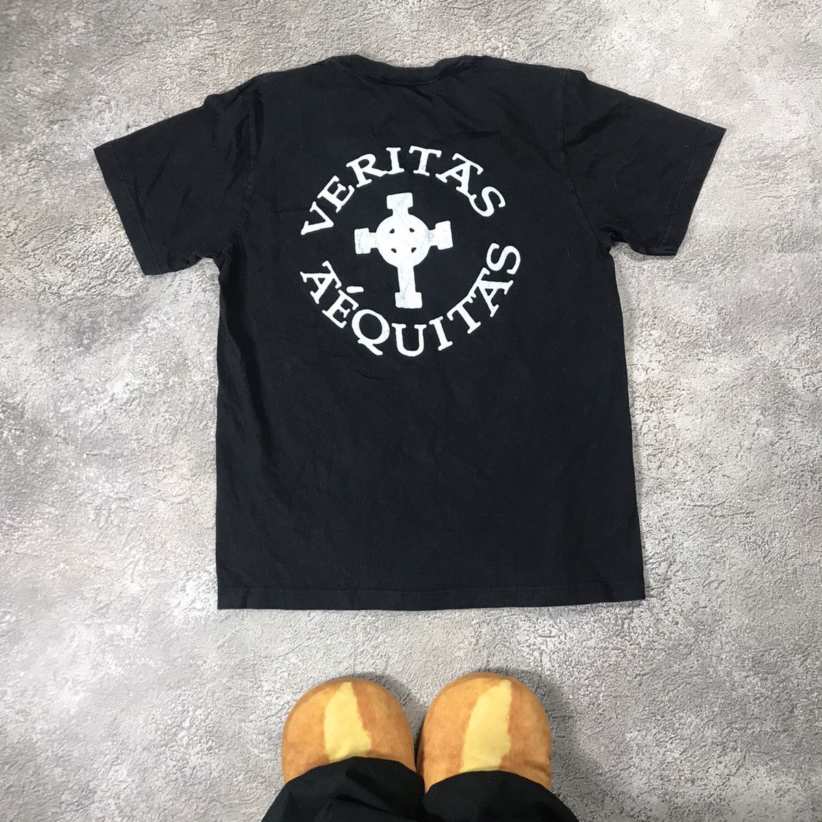 Band Tees VINTAGE Y2K VERITAS AEQUITAS TWO GANGSTERS STREETWEAR Size US M / EU 48-50 / 2 - 4 Thumbnail