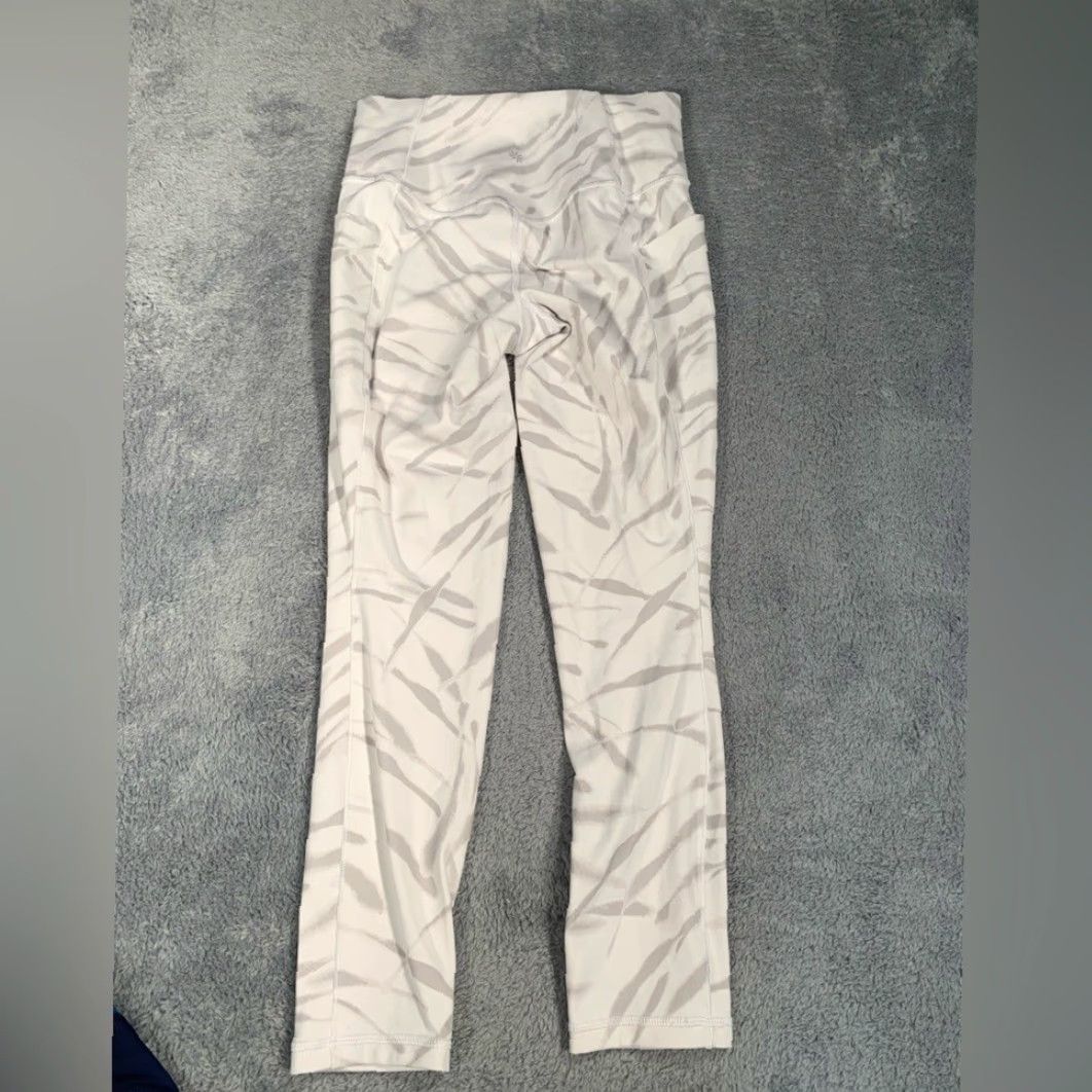 Athleta Athleta Salutation Stash Pocket II 7/8 Tight Leggings S White Women Regular Small Ankle Size 28" / US 6 / IT 42 - 6 Thumbnail