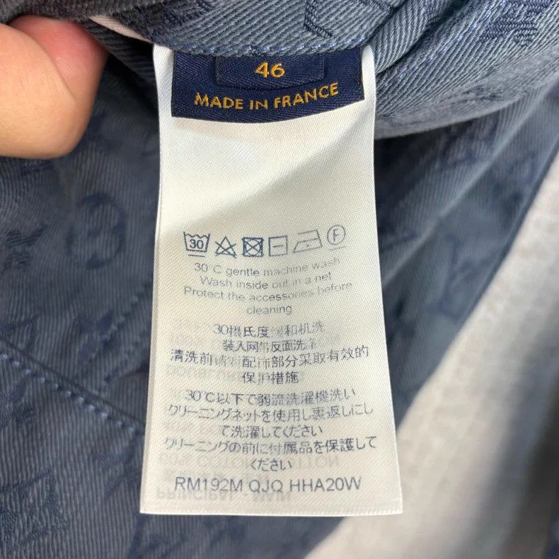 Louis Vuitton Louis Vuitton Logo full-print single-breasted casual long- Size US S / EU 44-46 / 1 - 5 Thumbnail