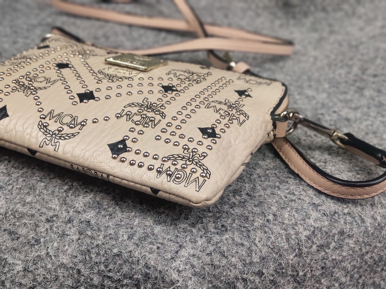 MCM MCM Authentic Vintage Small beige monogram crossbody Zip Bag Size ONE SIZE - 7 Thumbnail