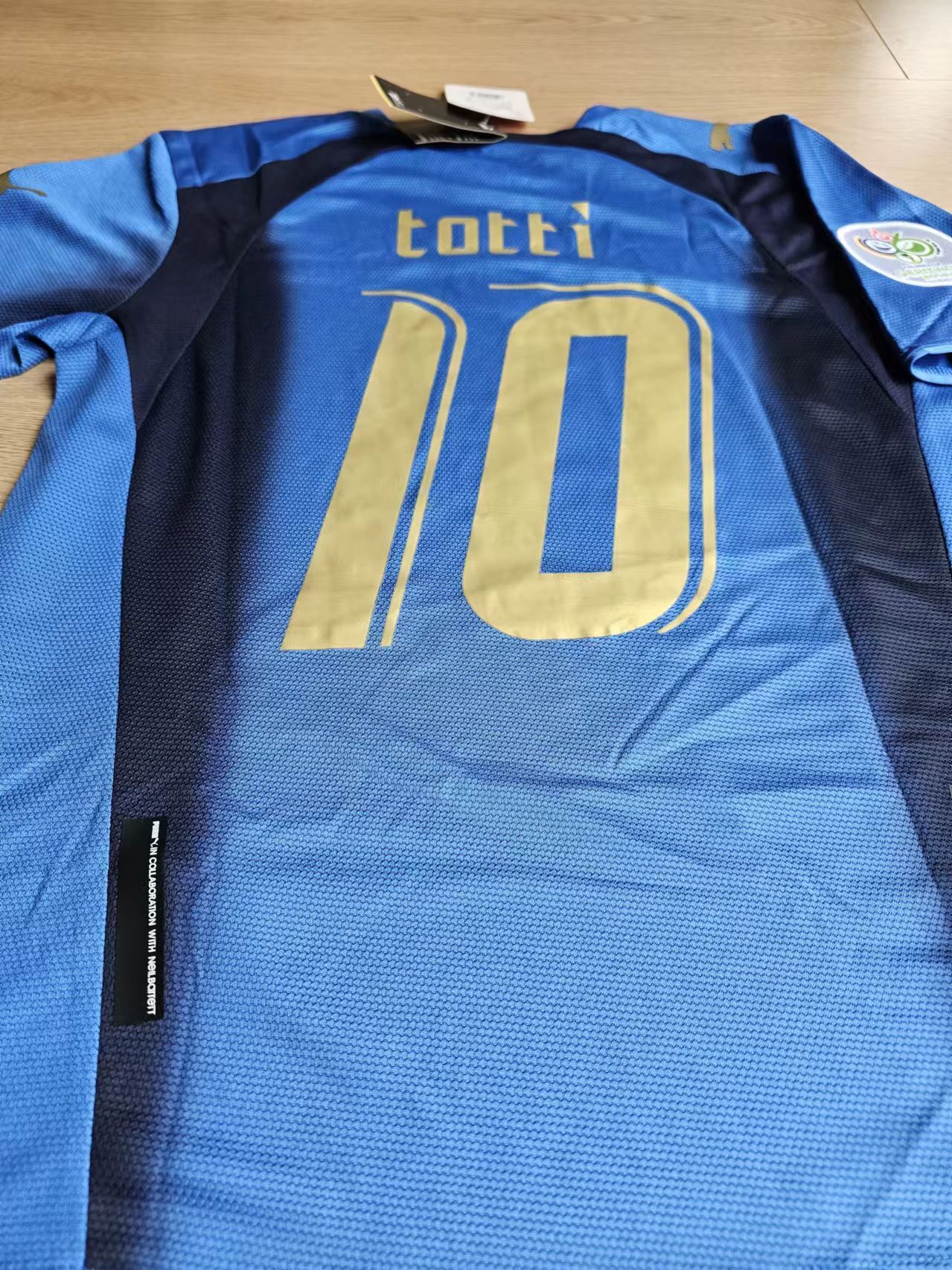 Other Italy Totti Jersey 2006 Size US M / EU 48-50 / 2 - 4 Thumbnail
