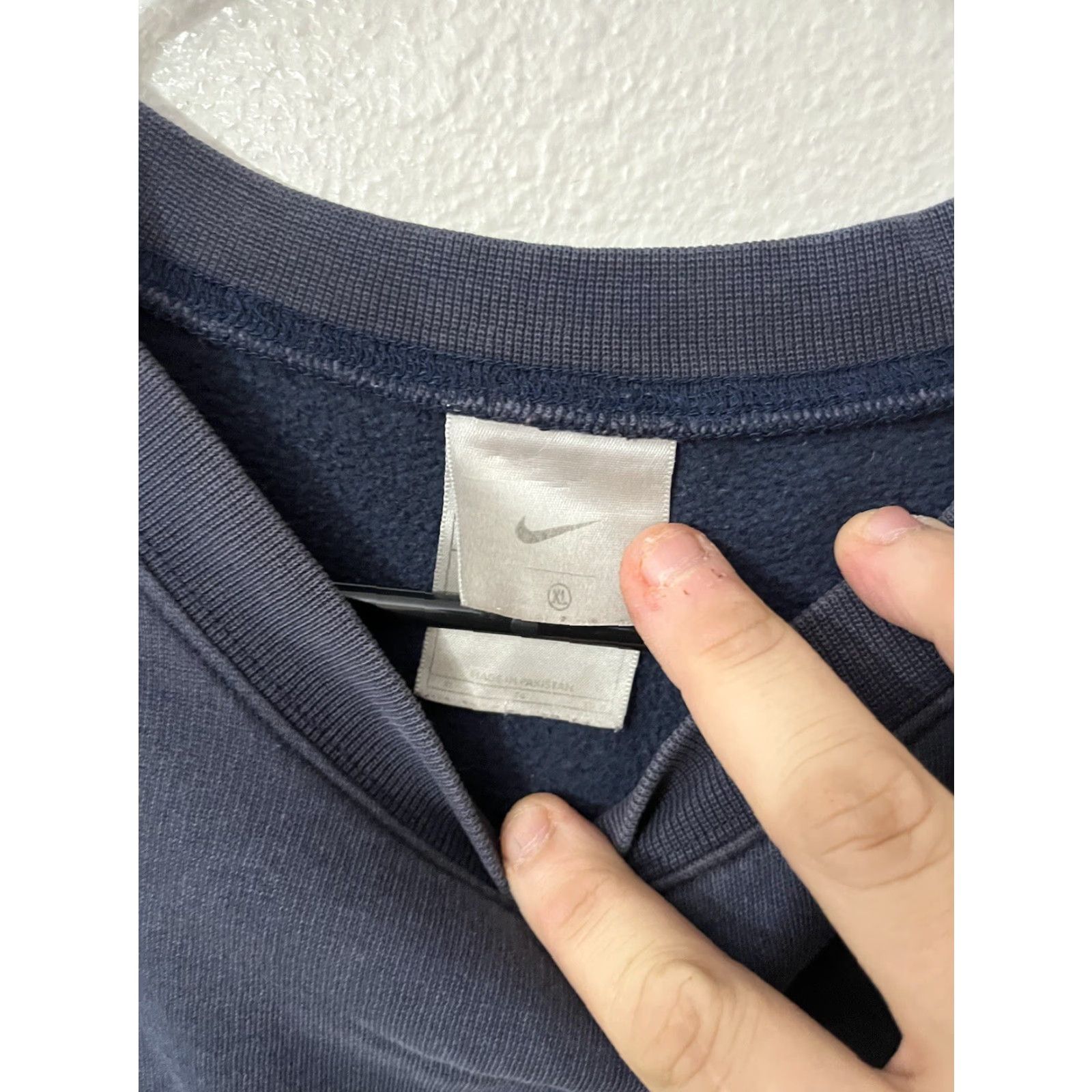 Nike VINTAGE Nike Sweatshirt Crew Neck Navy Blue Mens XL Pullover Size US XL / EU 56 / 4 - 3 Thumbnail