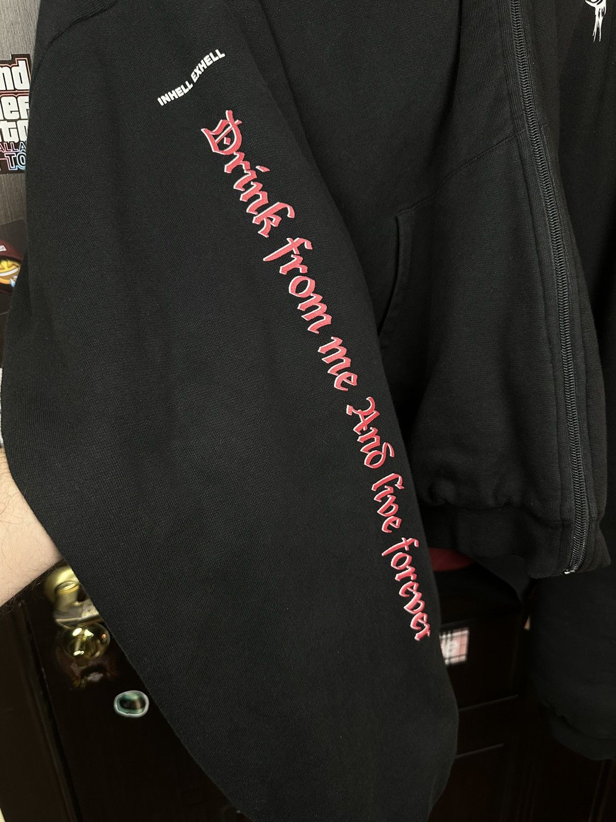 Vetements Vetements Total Fucking Darkness x 11 inch Gun Club 2 Side L Size US L / EU 52-54 / 3 - 12 Thumbnail