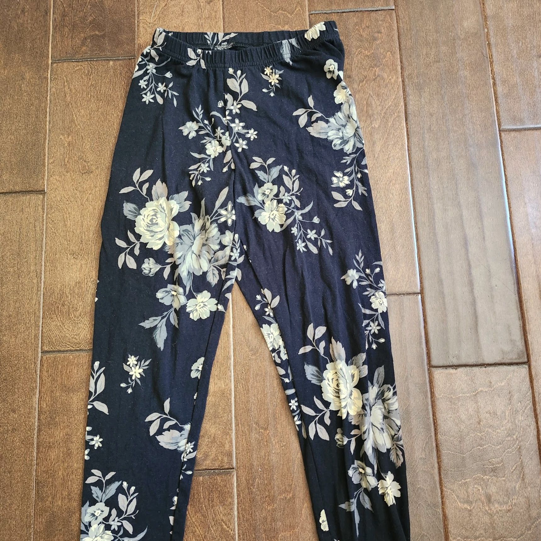 Old Navy Old Navy Women's Floral Print Leggings - XS Leggings Casual Womens XS Multicolor Floral Athleisure Yoga Gym & Training Spring Summer Fall Size 26" / US 2 / IT 38 - 3 Thumbnail