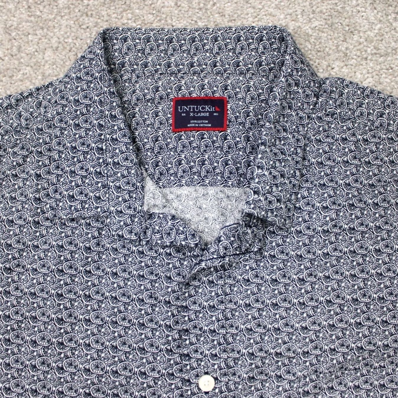 UNTUCKit UNTUCKit AOP Shirt Mens XL Blue Tavira Wheels All Over Print Cotton Short Sleeve Button-Up Shirt Mens XL Blue Geometric Pattern 80s? Size US XL / EU 56 / 4 - 4 Thumbnail