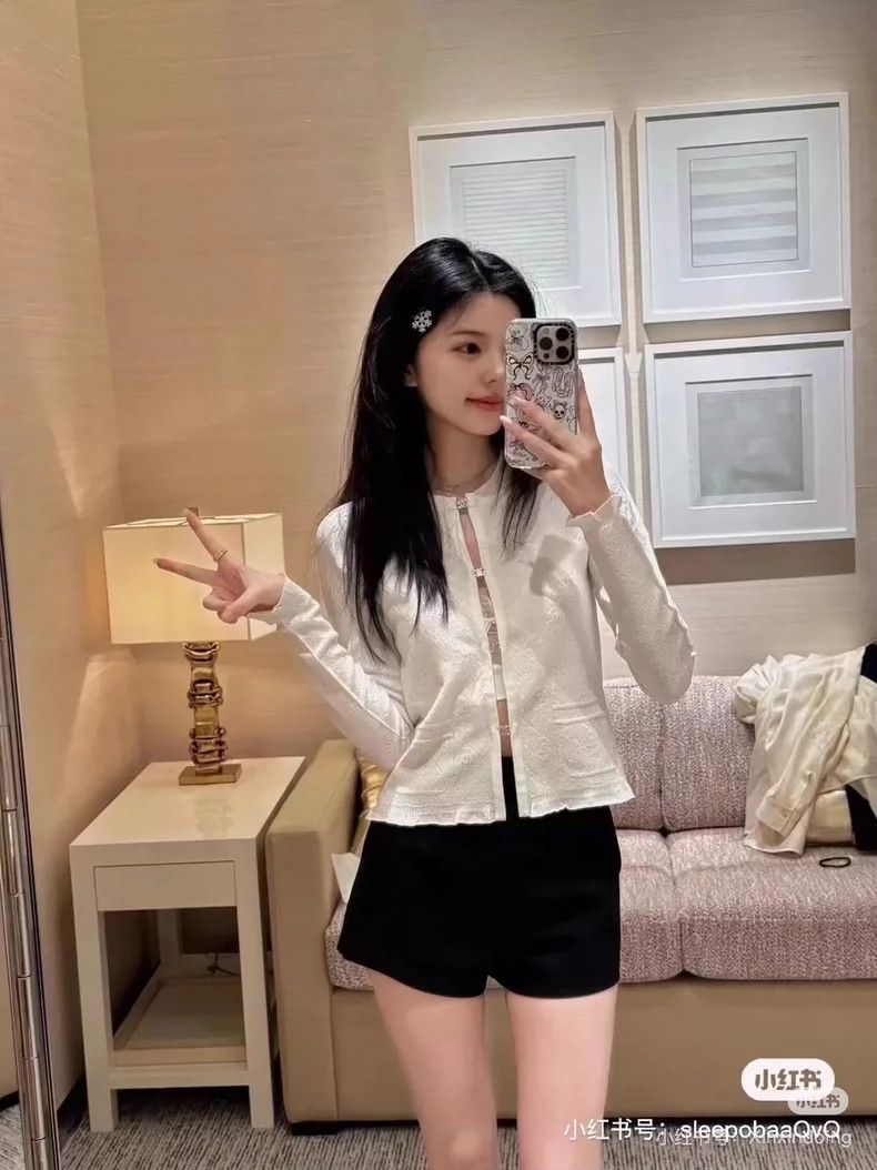 Chanel Chanel 24P white double C single-row diamond button small Size XXS / US 00 / IT 34 - 8 Thumbnail