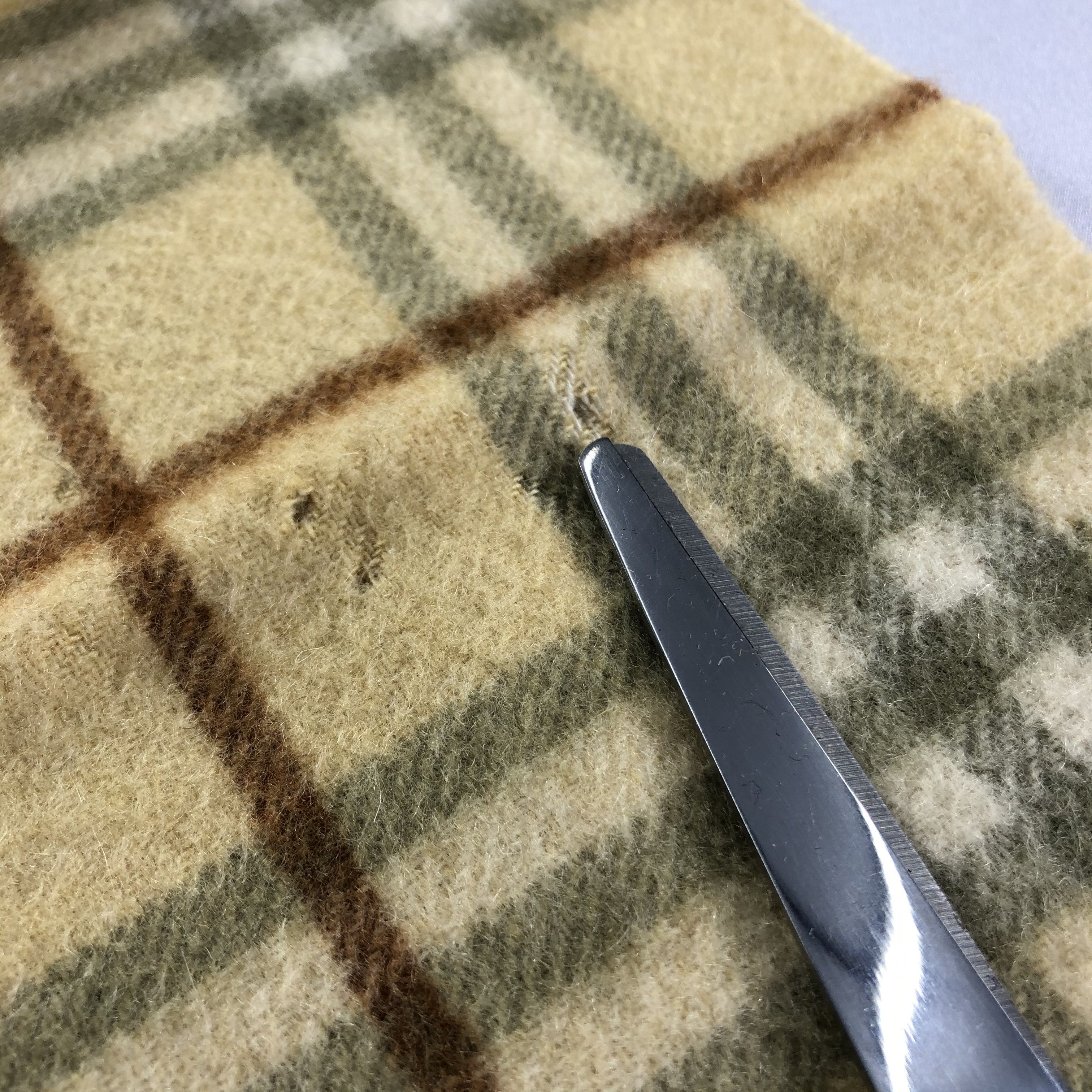 Burberry Burberrys Nova Check Cashmere Scarf Muffler Neckwear V2448 Size ONE SIZE - 6 Thumbnail