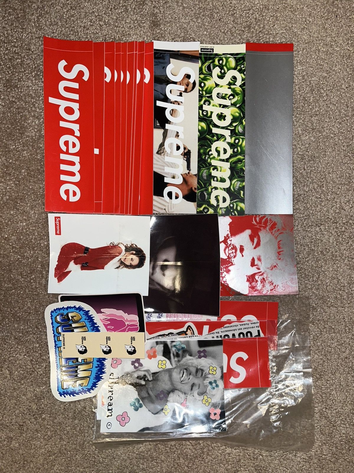 Supreme Supreme Sticker Lot Size ONE SIZE - 1 Preview
