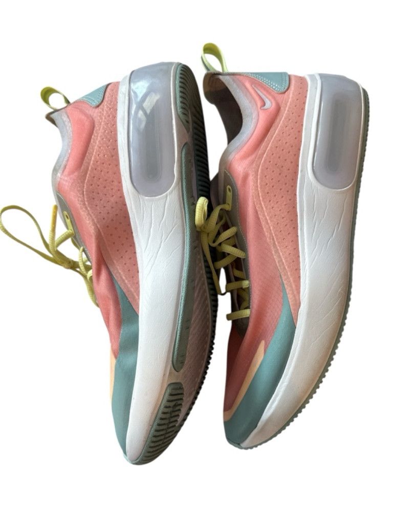 Nike EUC Nike Air Max Dia SE 'Bleached Coral' Size 10 US women’s Size US 10 / IT 40 - 7 Thumbnail