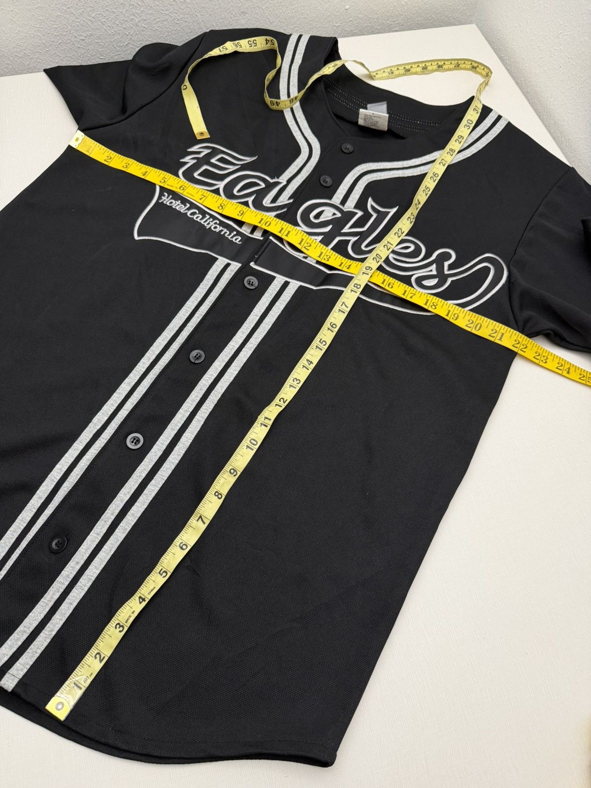 Band Tees Vintage Eagles Hotel California 2003 BaseballJersey S Fits L Size US L / EU 52-54 / 3 - 8 Thumbnail