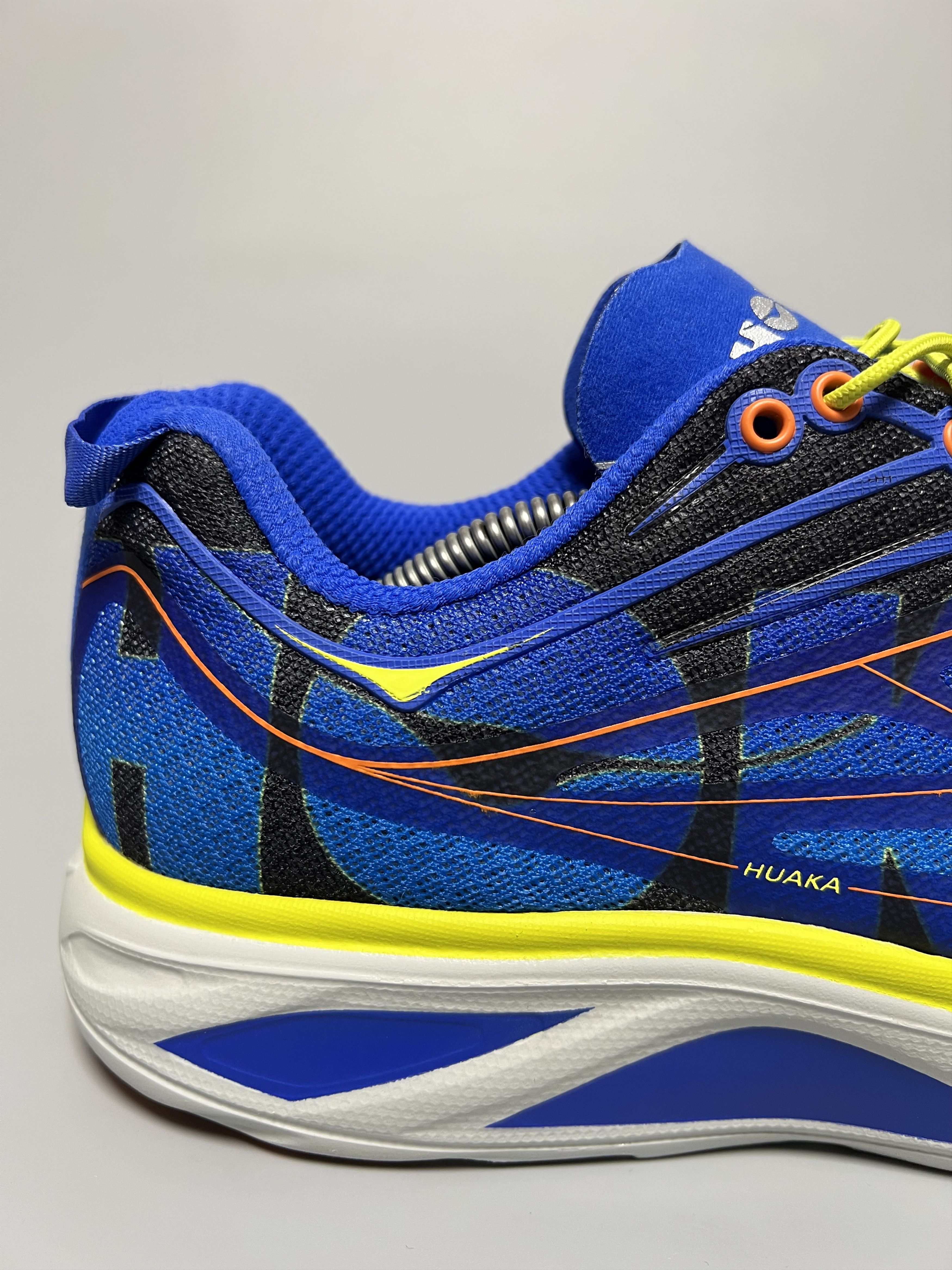 Hoka Hoka Huaka Origins Comfort Walking Shoes Sneakers Travel Size US 10 / EU 43 - 12 Thumbnail