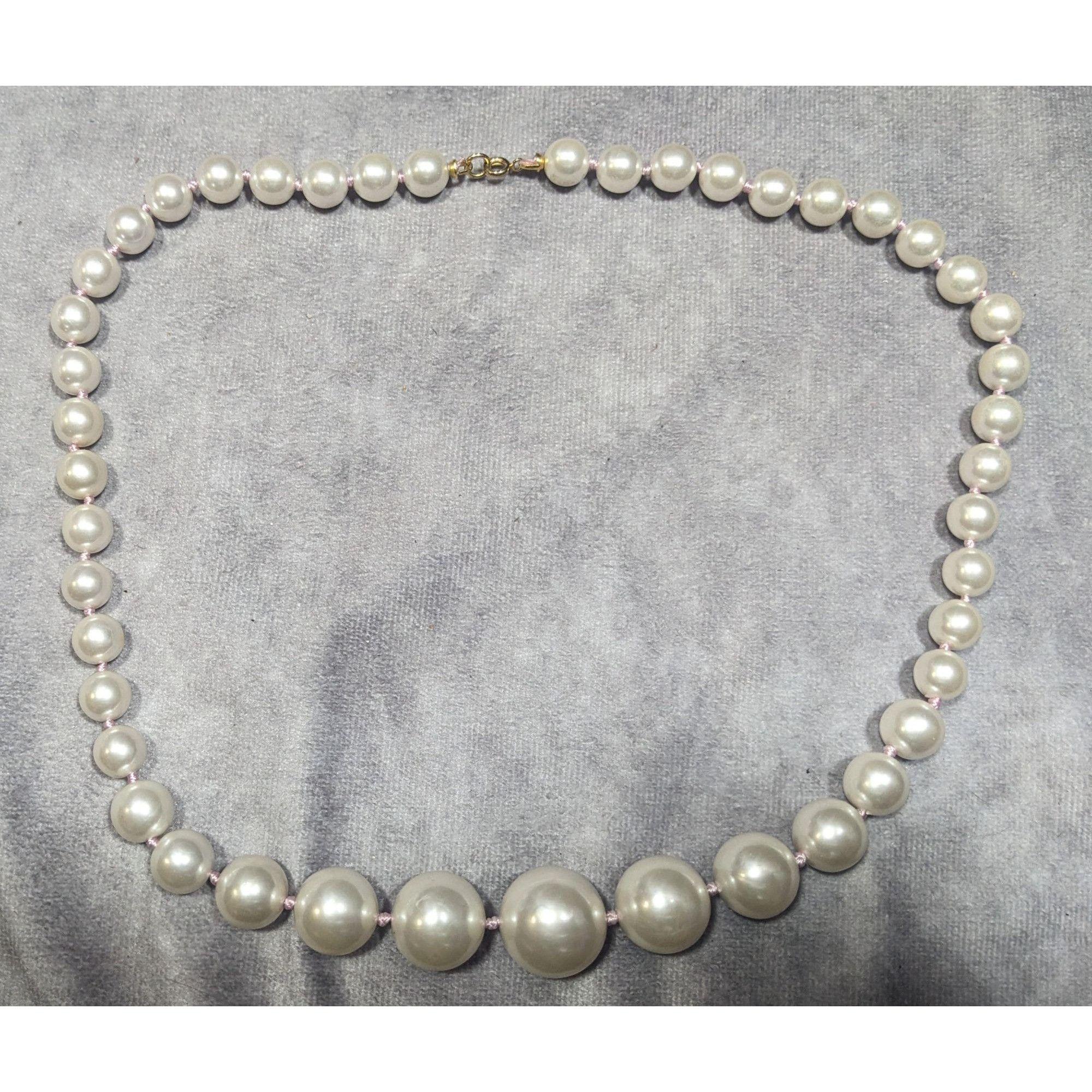 Other Vintage Elegant Hand Knotted Graduated Faux Pearl Necklace Size ONE SIZE - 5 Thumbnail