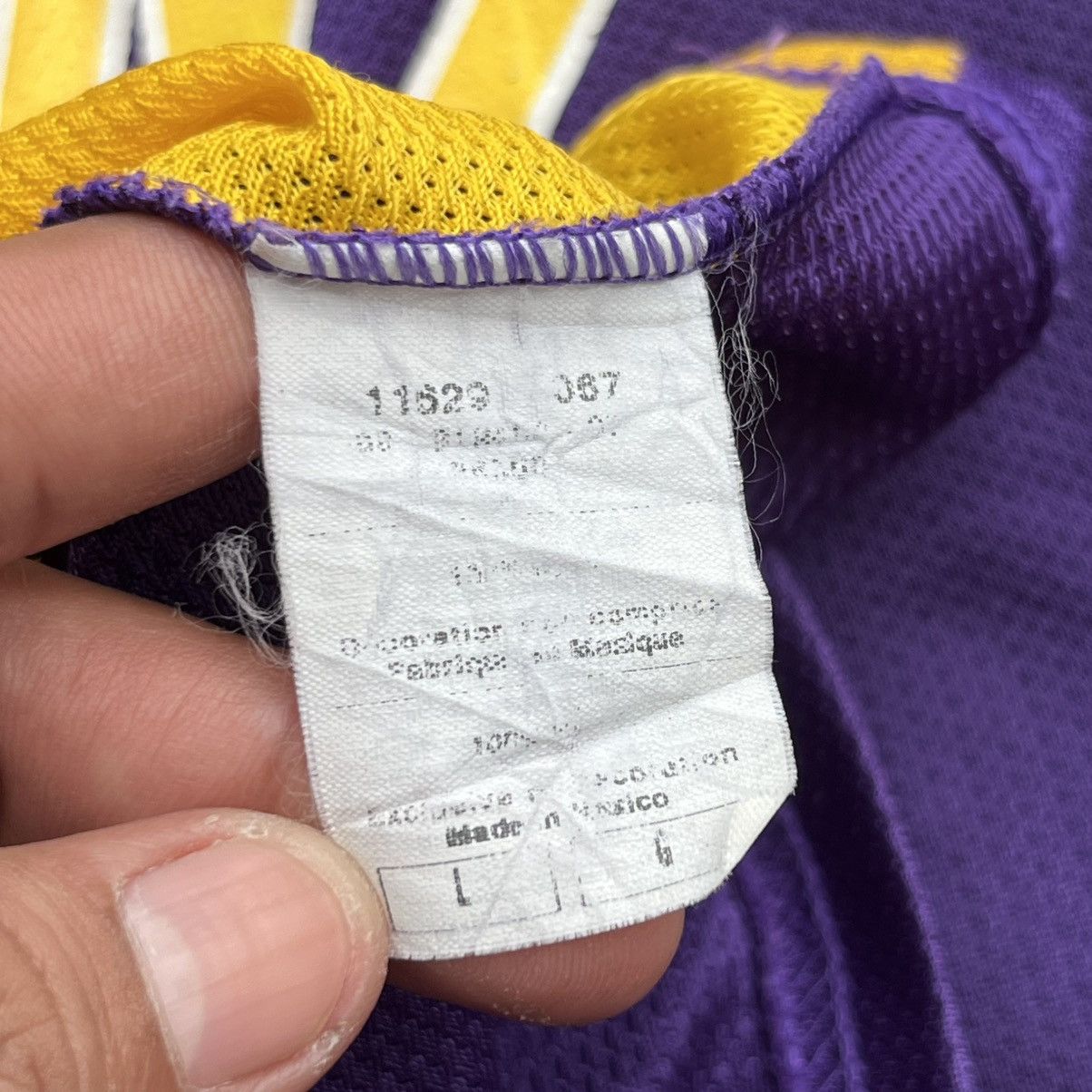 Champion VINTAGE NBA LA LAKERS KOBE BRYANT NO 8 CHAMPION JERSEY Size US L / EU 52-54 / 3 - 6 Thumbnail