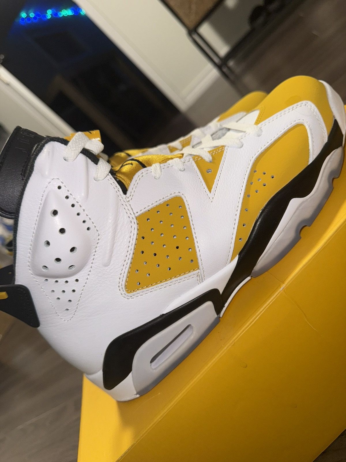 Jordan Brand Jordan 6 Retro “Yellow Ochre” (size10) Size US 10 / EU 43 - 5 Thumbnail