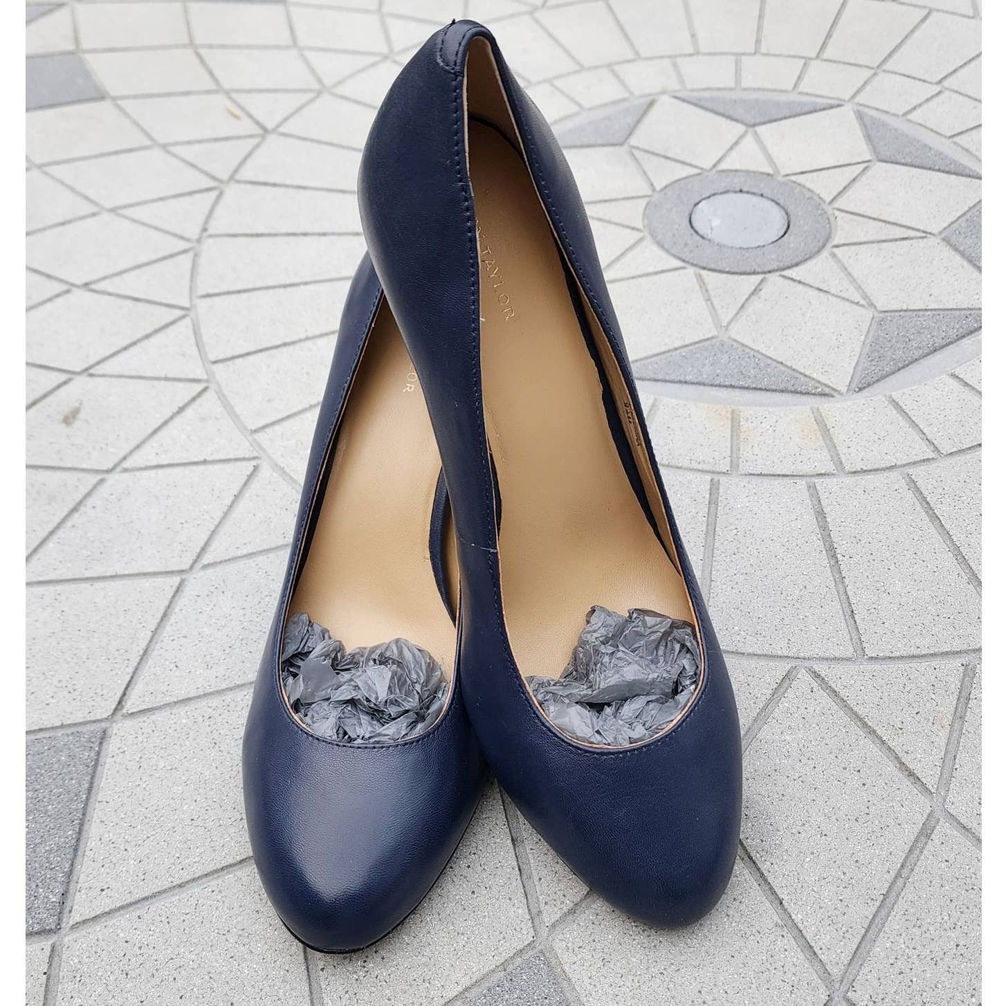 Ann Taylor Ann Taylor Classic Round Toe Leather Pumps Heels 9.5 Size US 9.5 / IT 39.5 - 2 Thumbnail