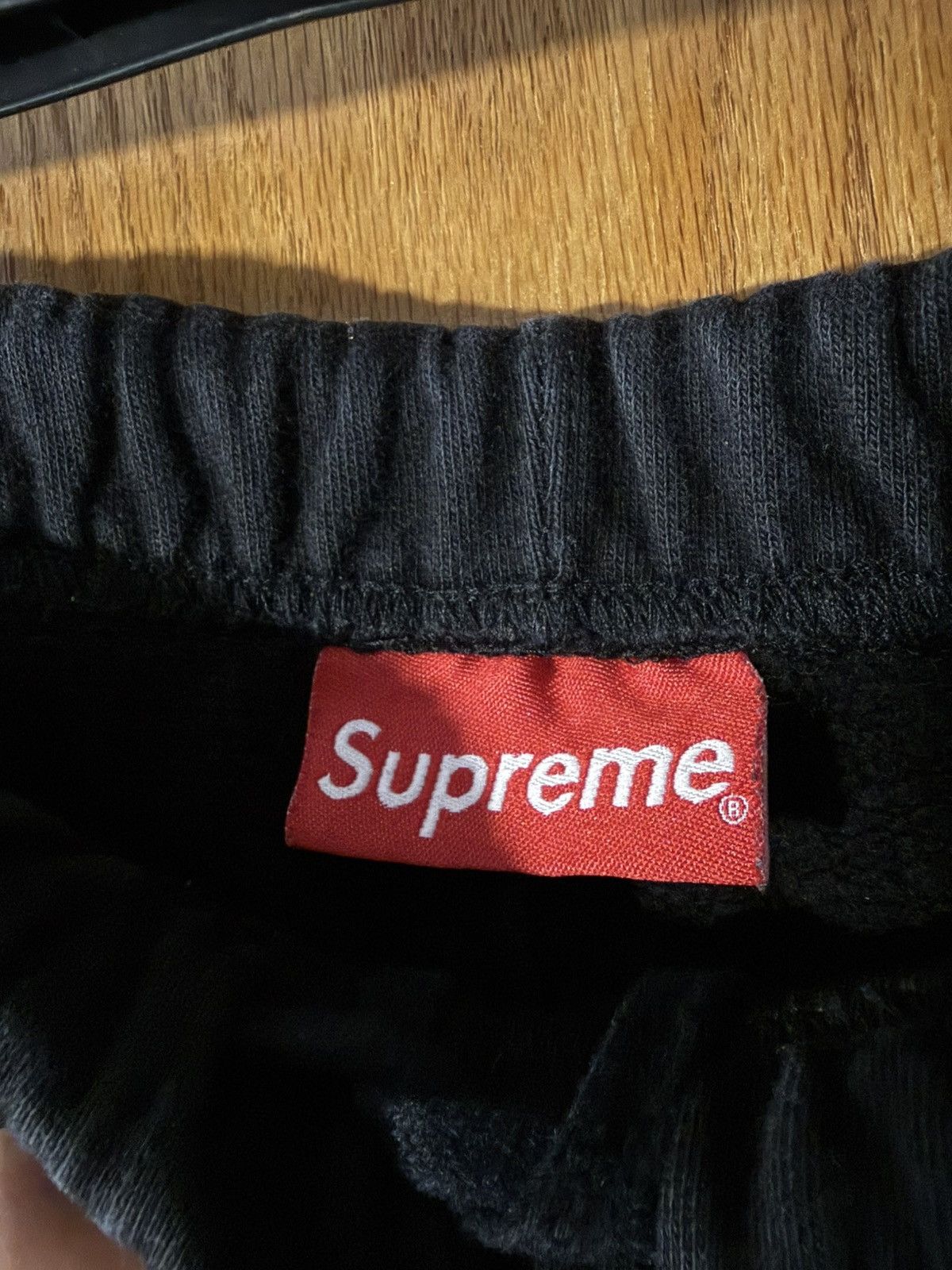 Supreme Supreme black sweatpants green/ red striped spellout size L Size US 34 / EU 50 - 2 Thumbnail