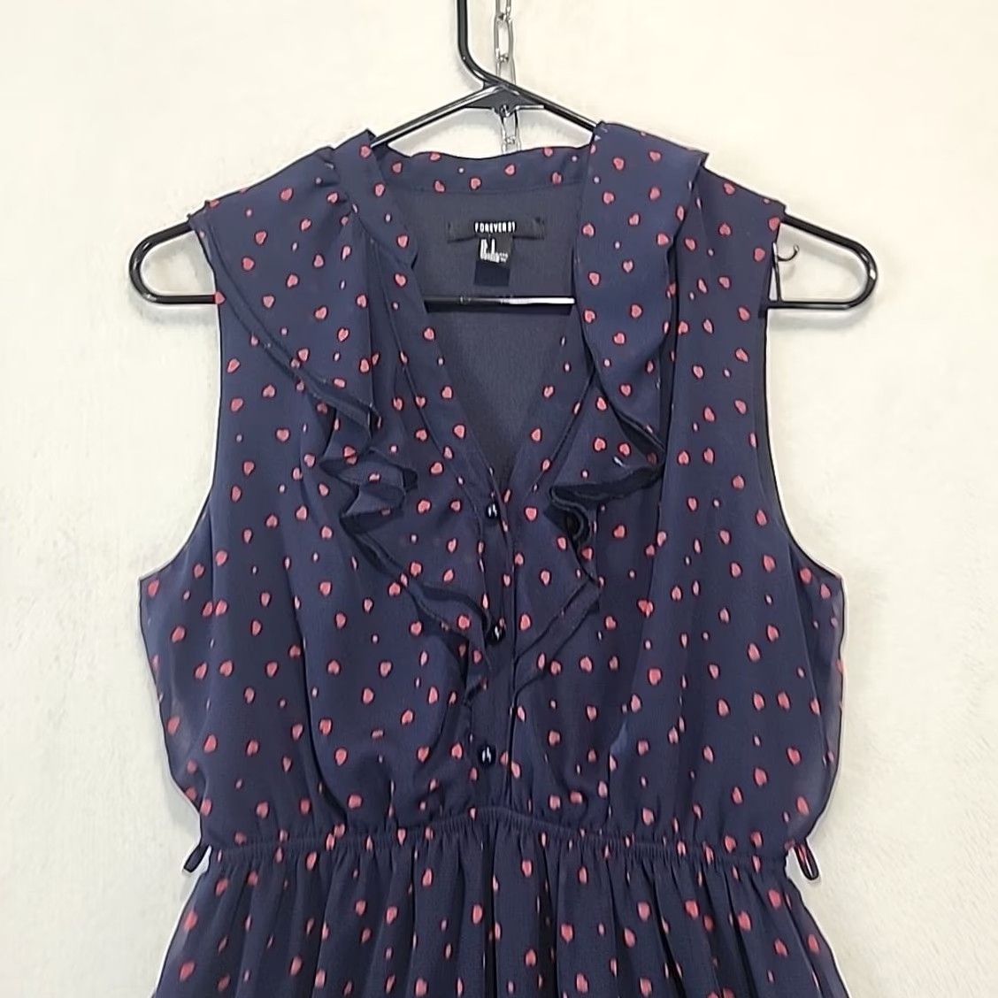 Forever 21 FOREVER 21 Contemporary Navy Blue Heart Print Mini Dress S Women's Sleeveless V-Neck Button Front Casual Petite - Not applicable Size S / US 4 / IT 40 - 4 Thumbnail