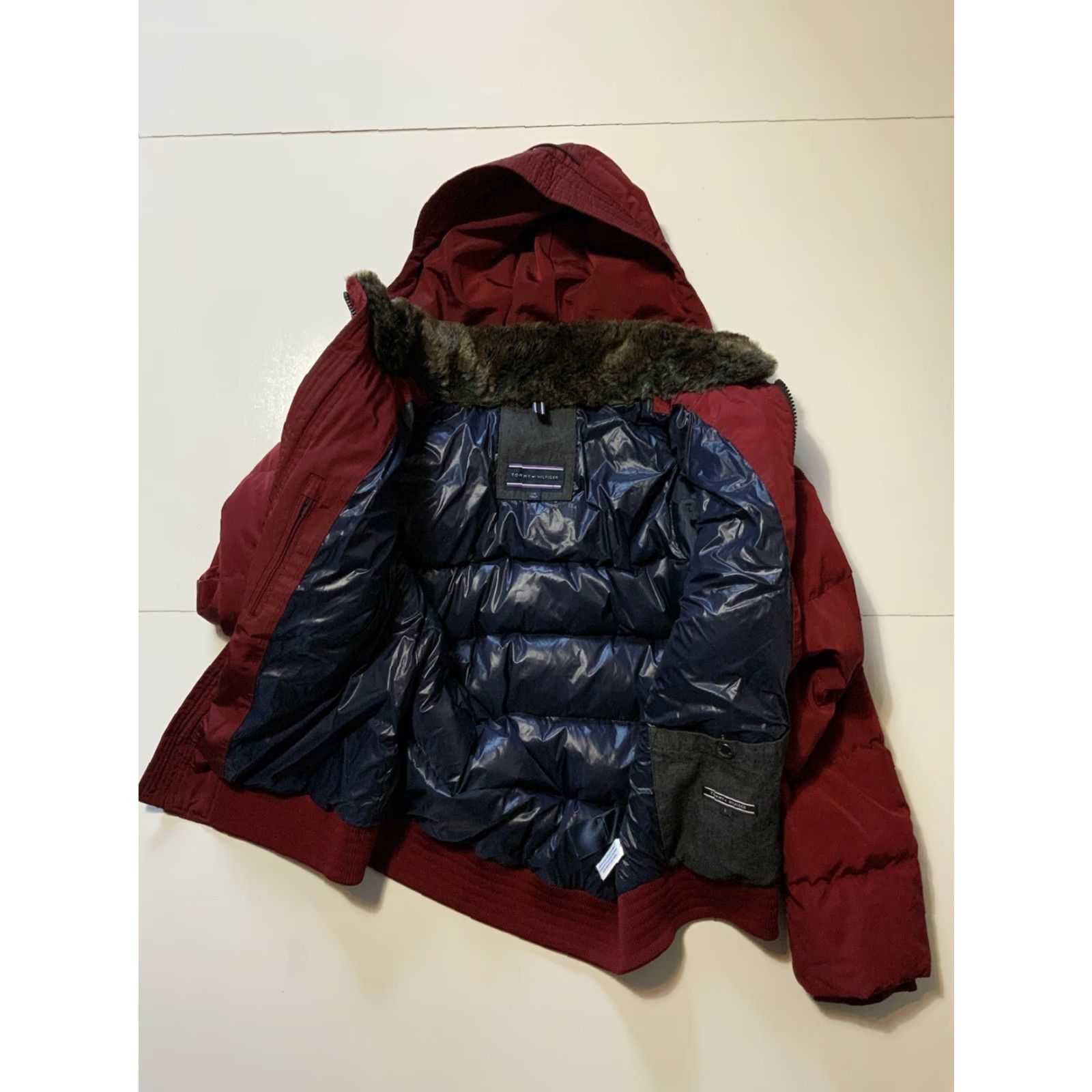 Tommy Hilfiger Tommy Hilfiger Puffer Jacket Quilted Down Faux Fur Full Zip Red Sz. L Mens Size US L / EU 52-54 / 3 - 3 Thumbnail
