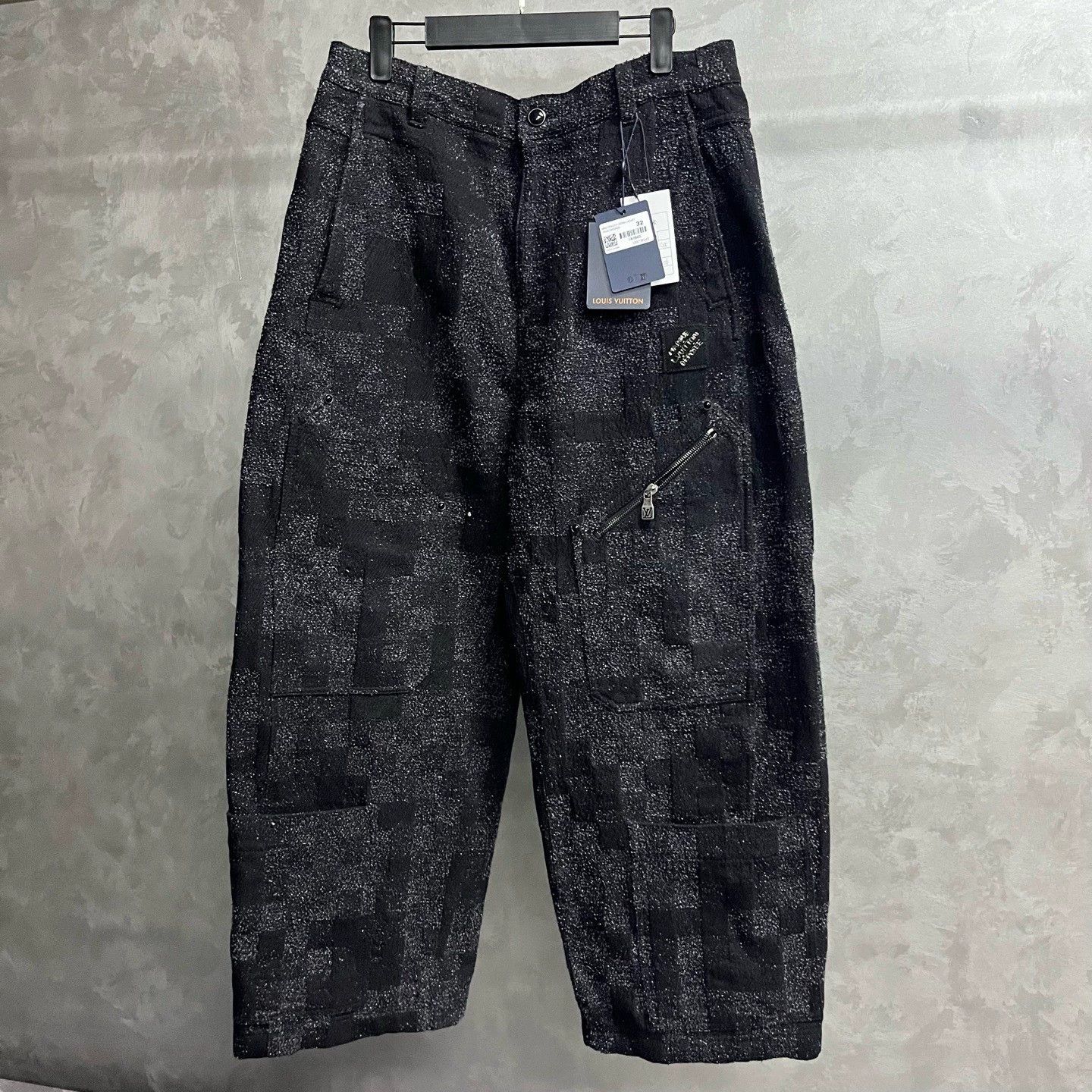 Louis Vuitton louis vuitton black studded denim cargo pants Size US 32 / EU 48 - 1 Thumbnail